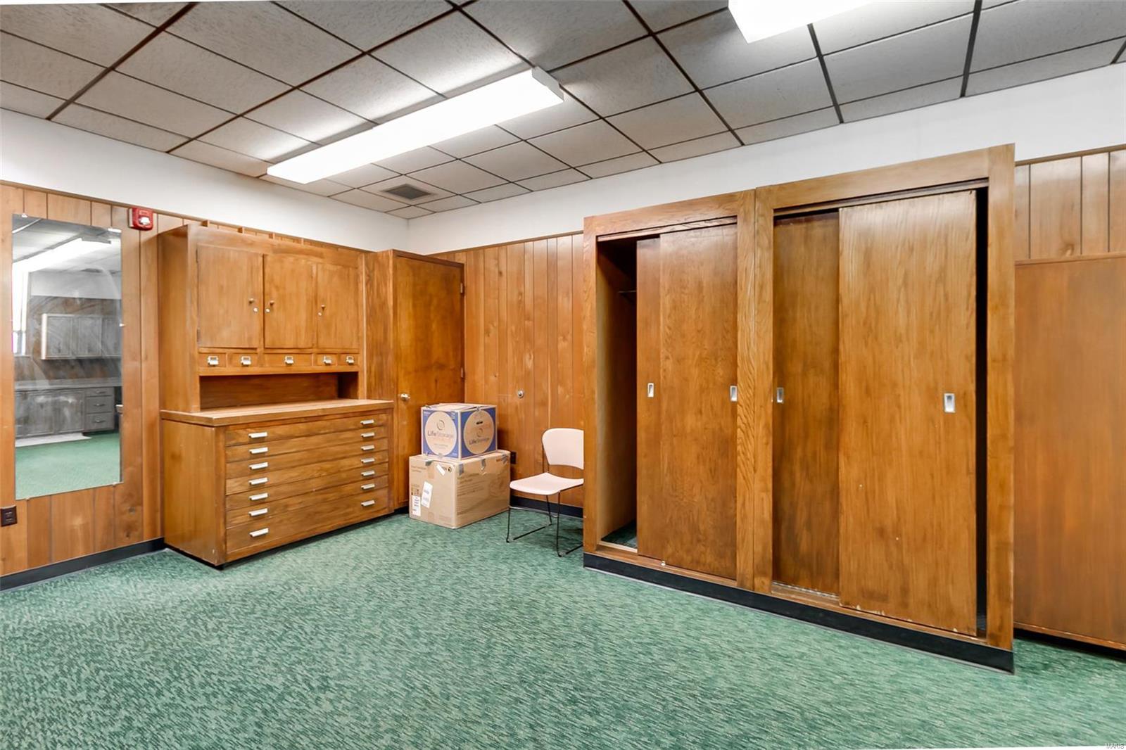 Halloway Hills - Commercial Sale