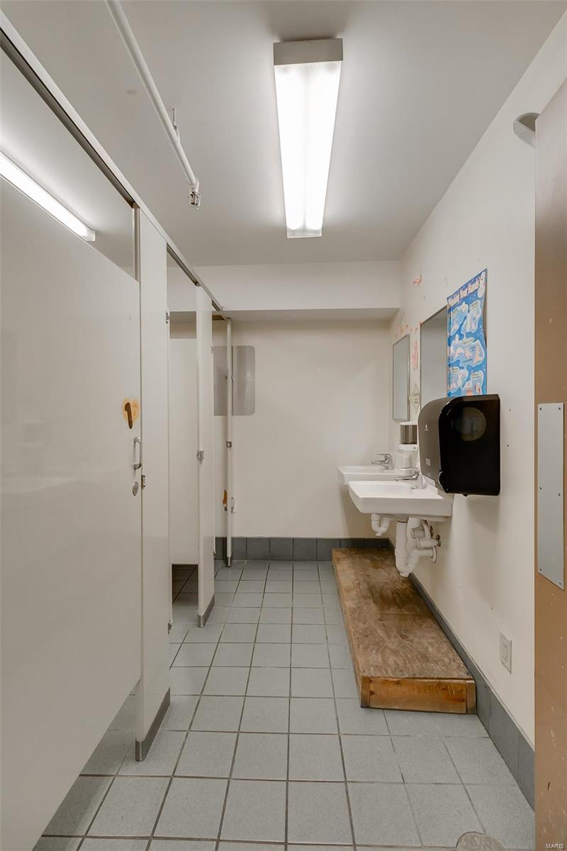 Halloway Hills - Commercial Sale