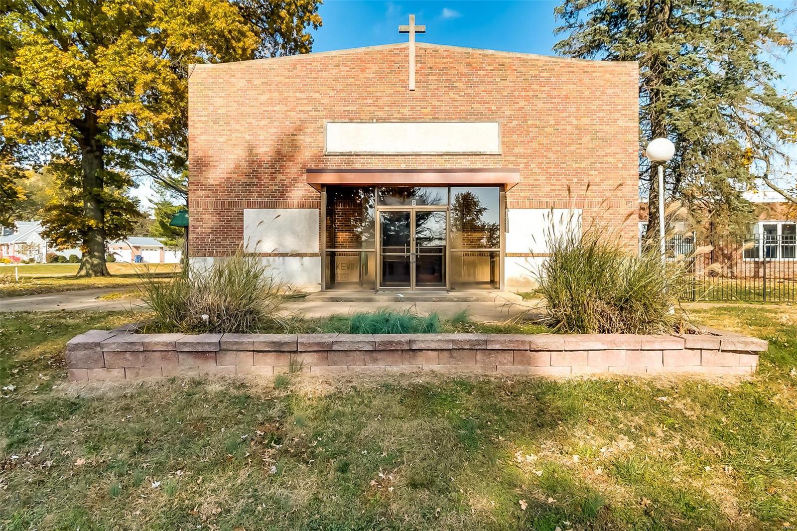 Halloway Hills - Commercial Sale