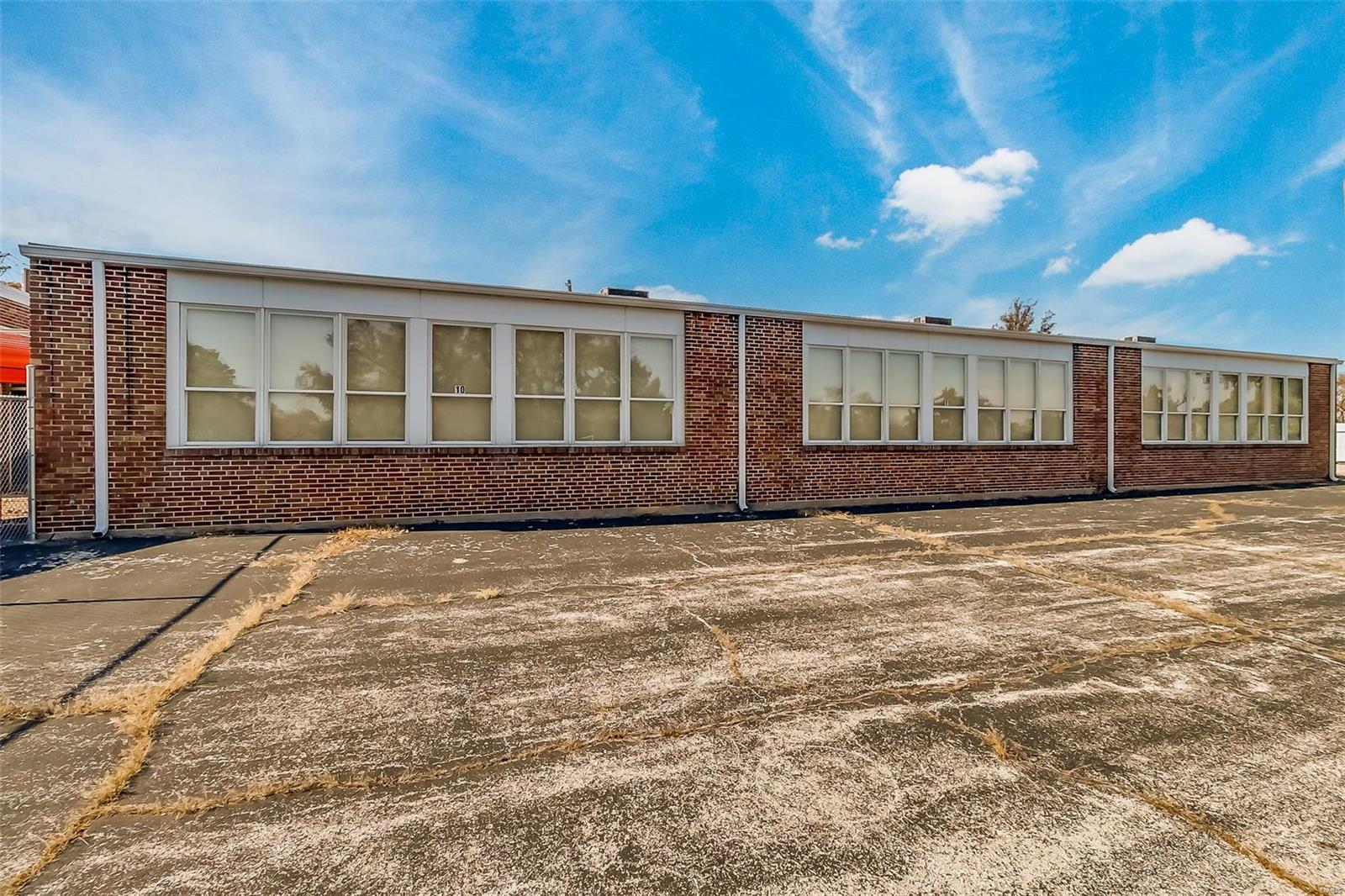 Halloway Hills - Commercial Sale