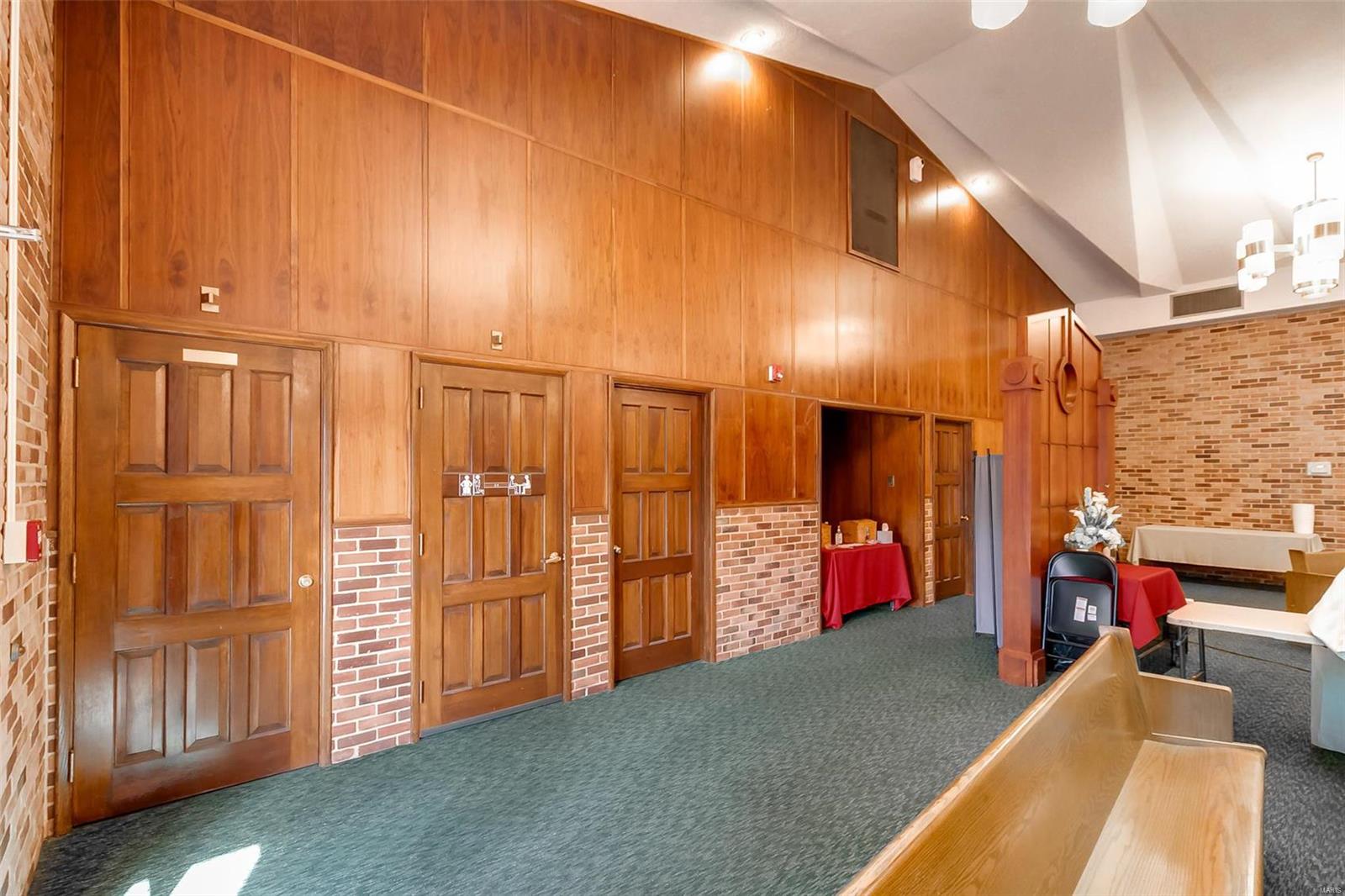 Halloway Hills - Commercial Sale