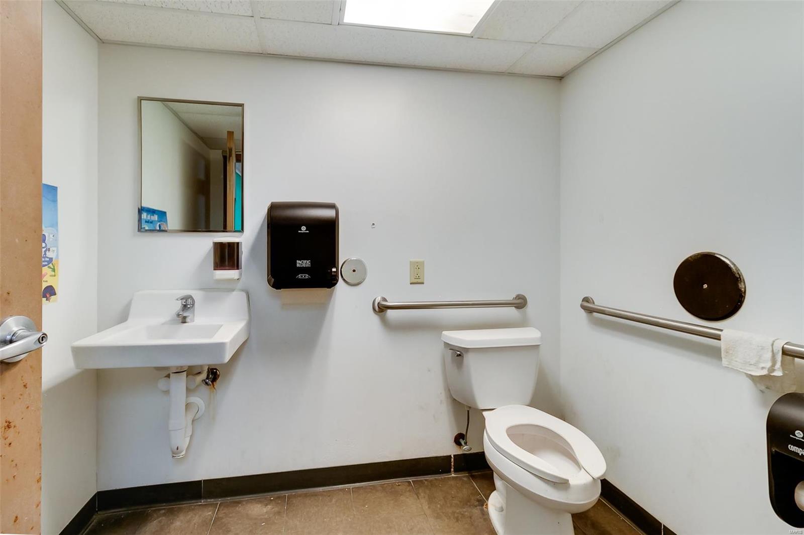 Halloway Hills - Commercial Sale