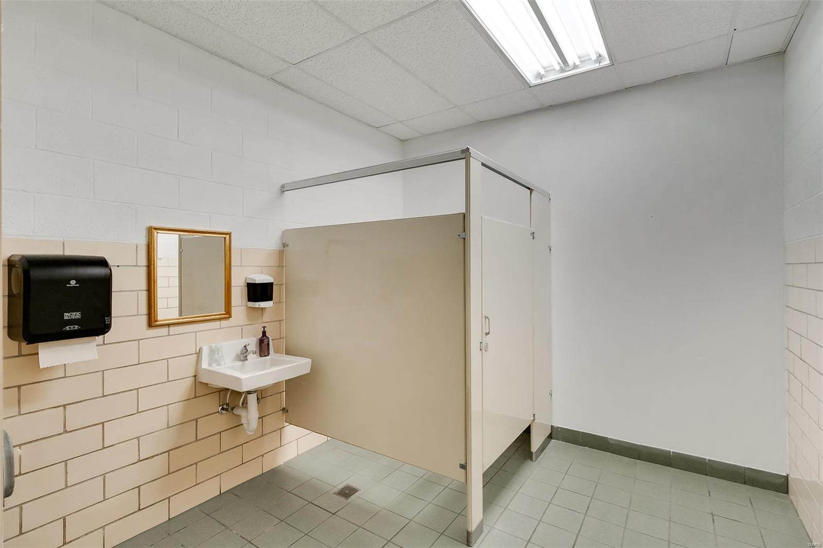 Halloway Hills - Commercial Sale