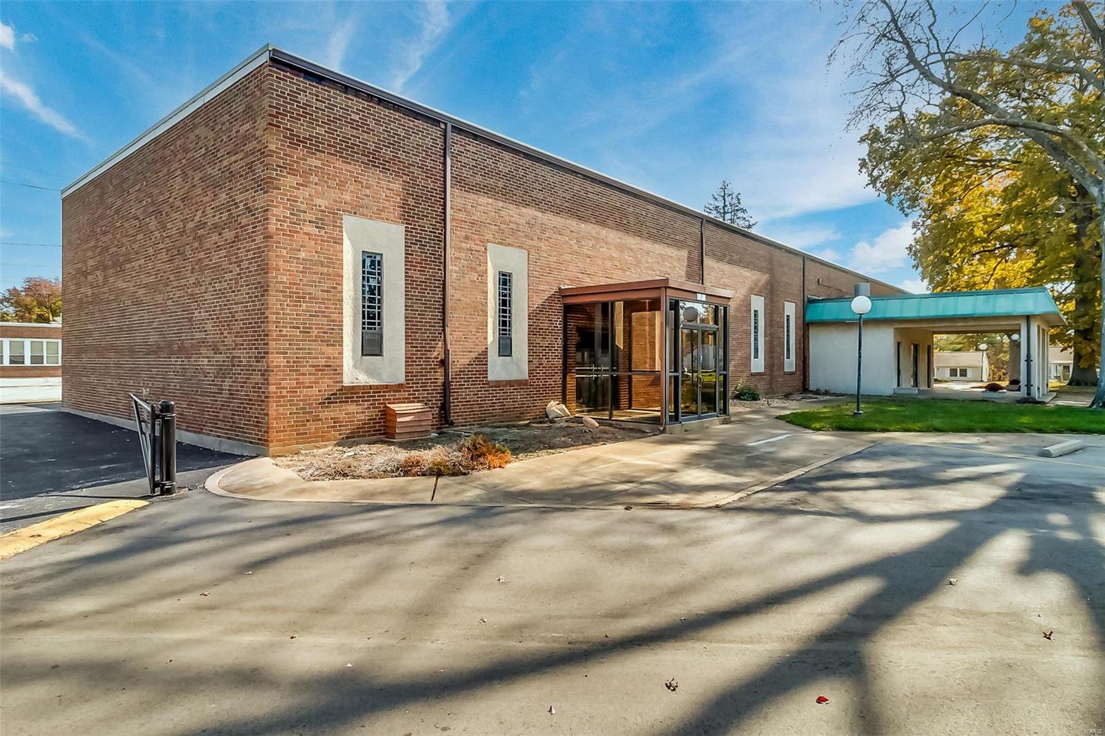 Halloway Hills - Commercial Sale