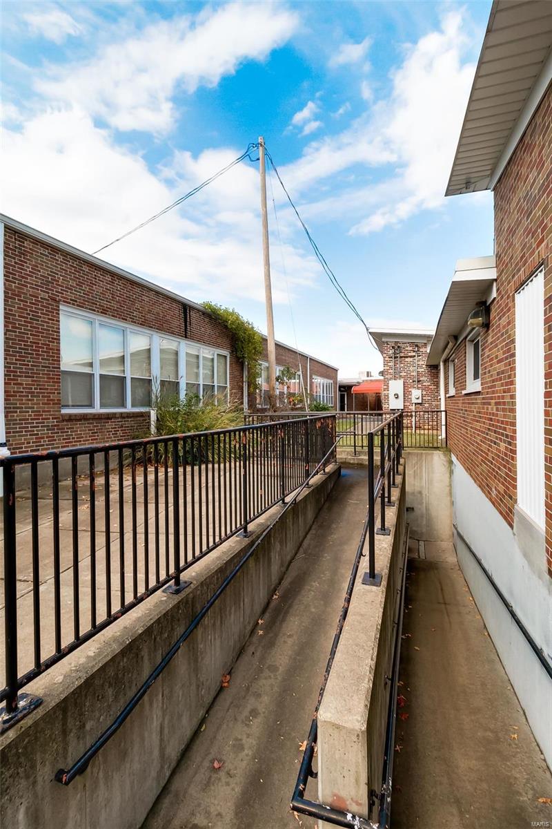 Halloway Hills - Commercial Sale