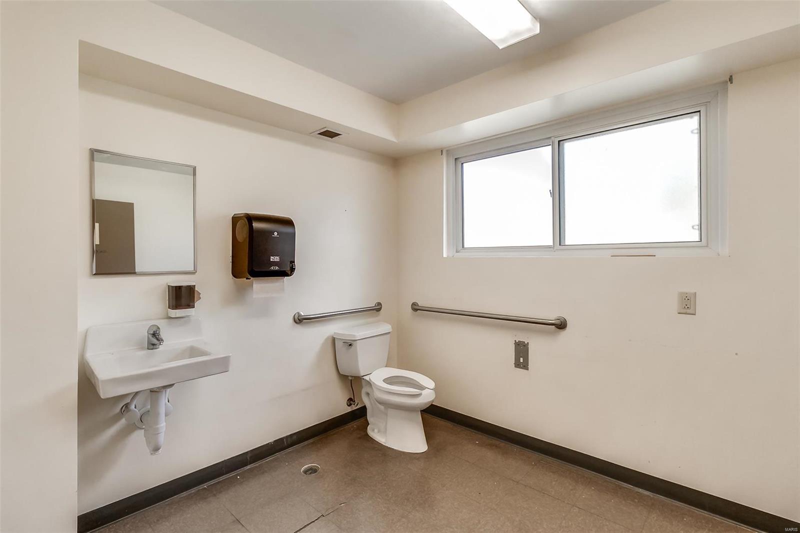 Halloway Hills - Commercial Sale