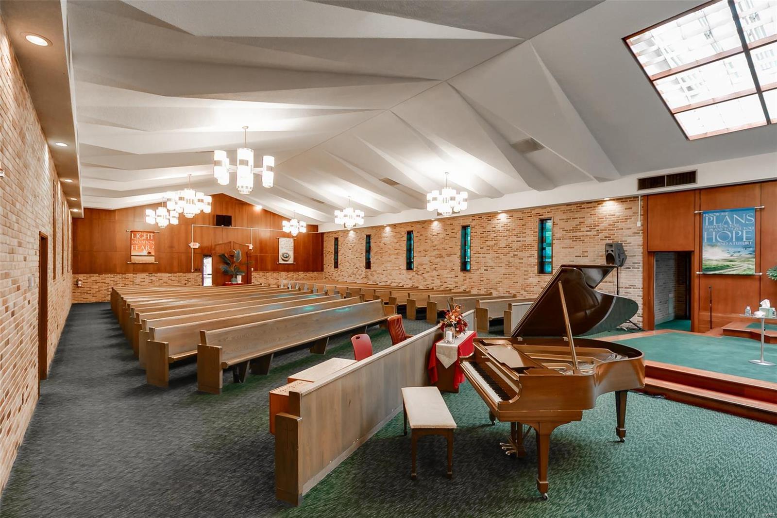 Halloway Hills - Commercial Sale