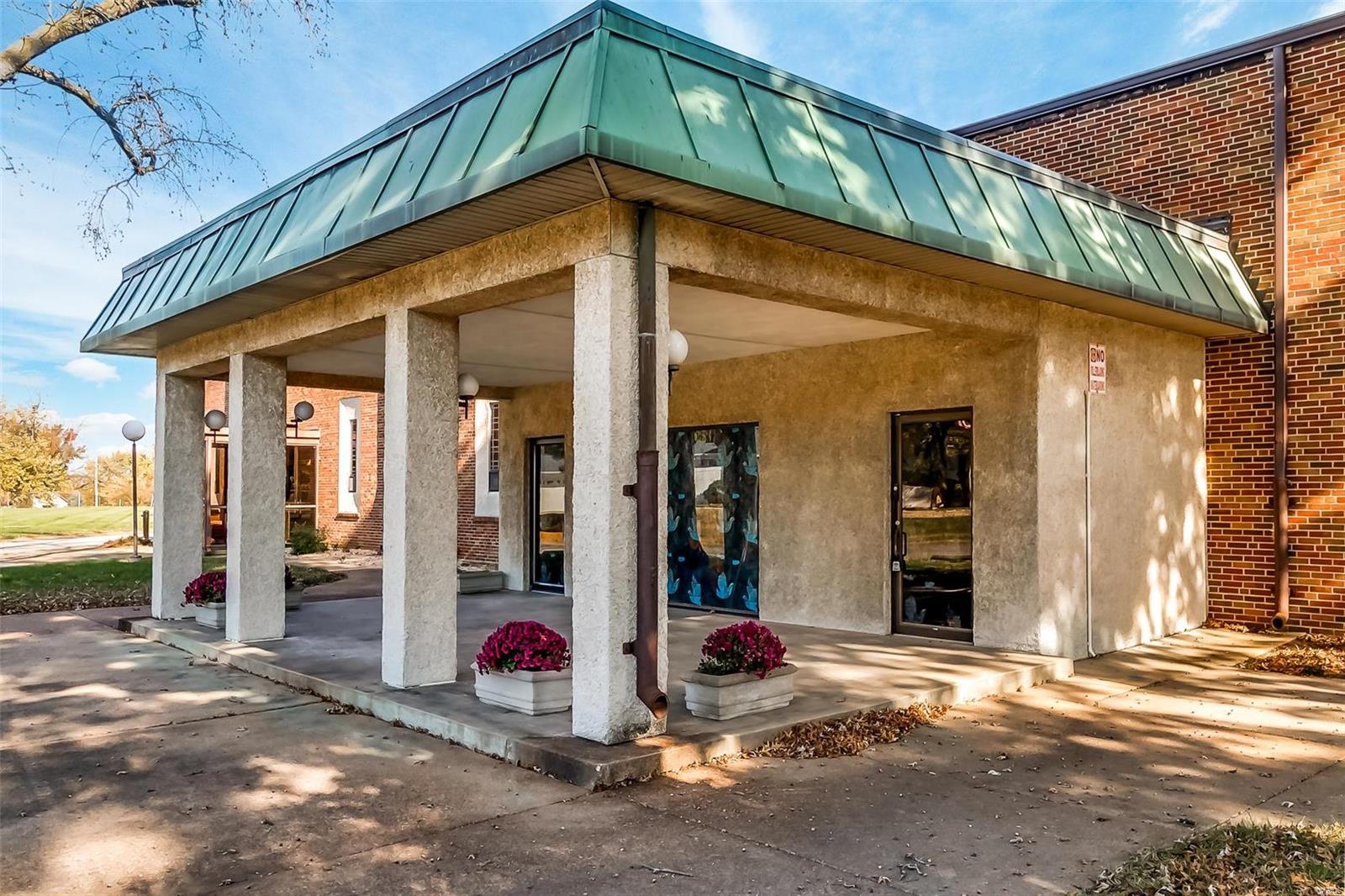 Halloway Hills - Commercial Sale