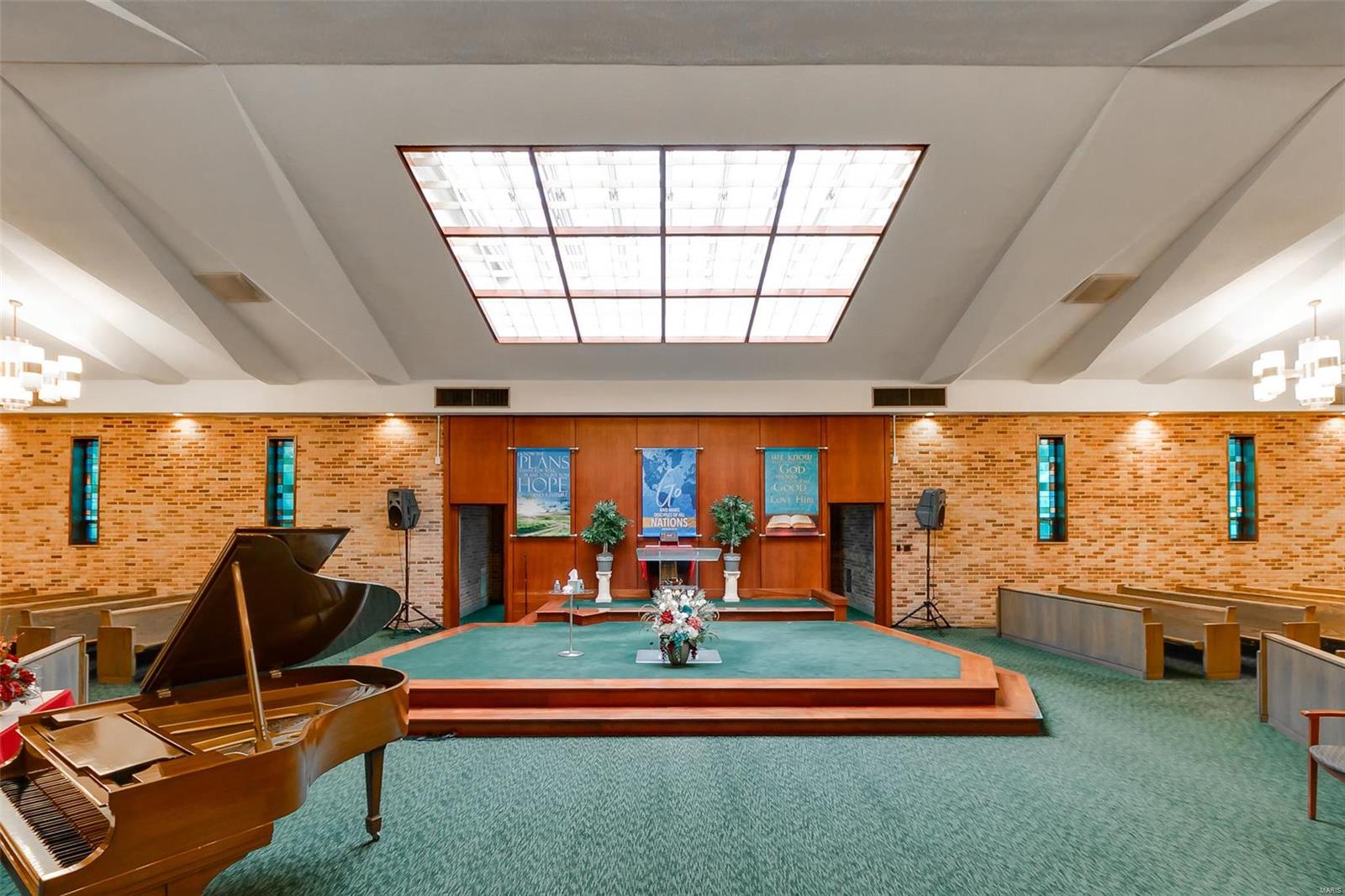 Halloway Hills - Commercial Sale