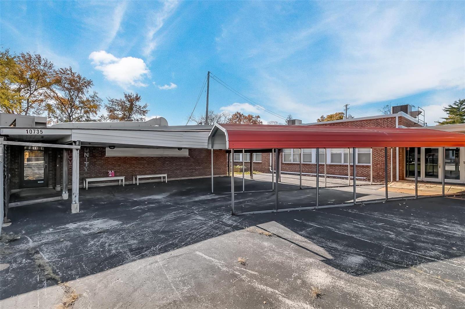 Halloway Hills - Commercial Sale