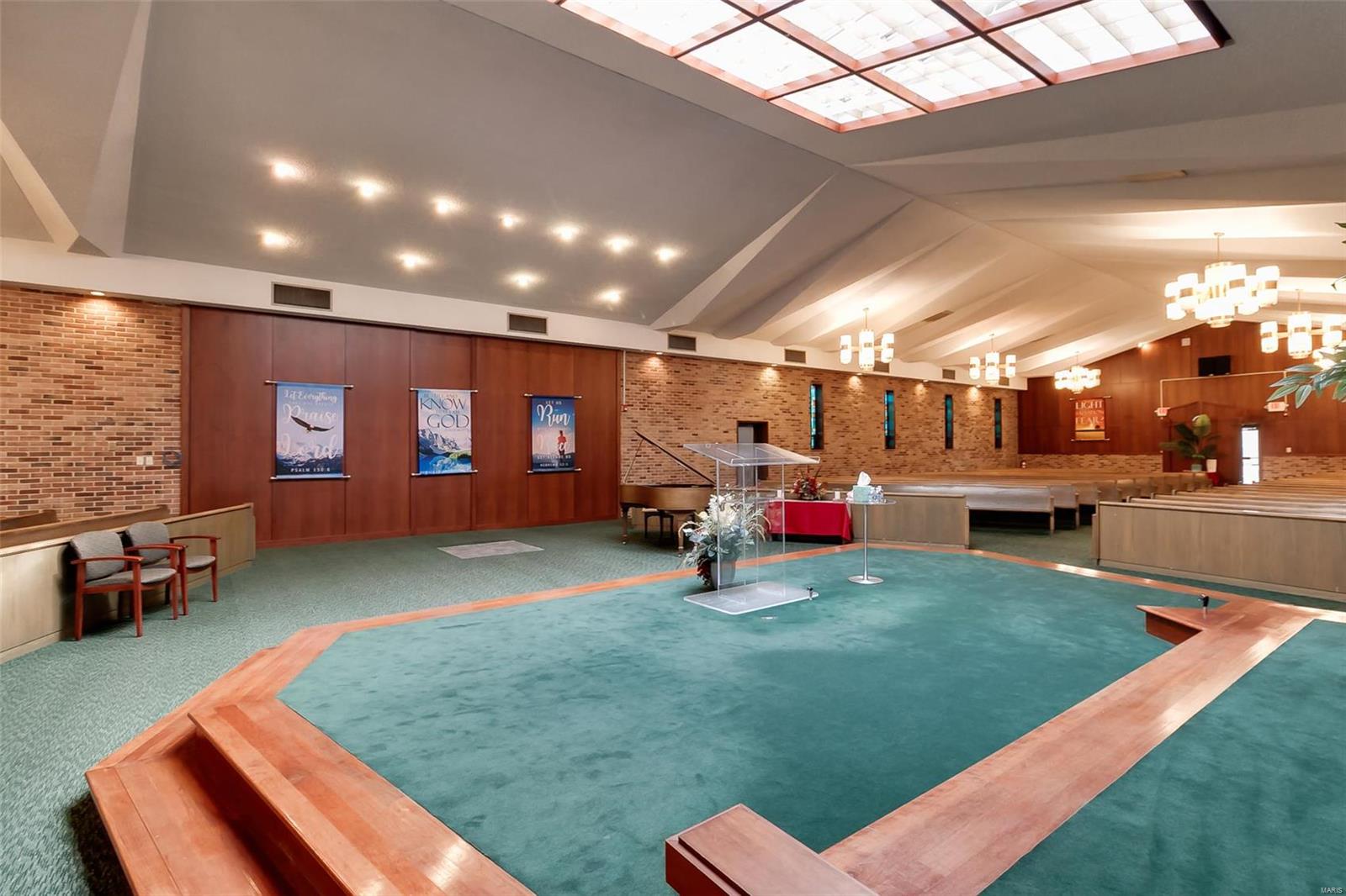 Halloway Hills - Commercial Sale