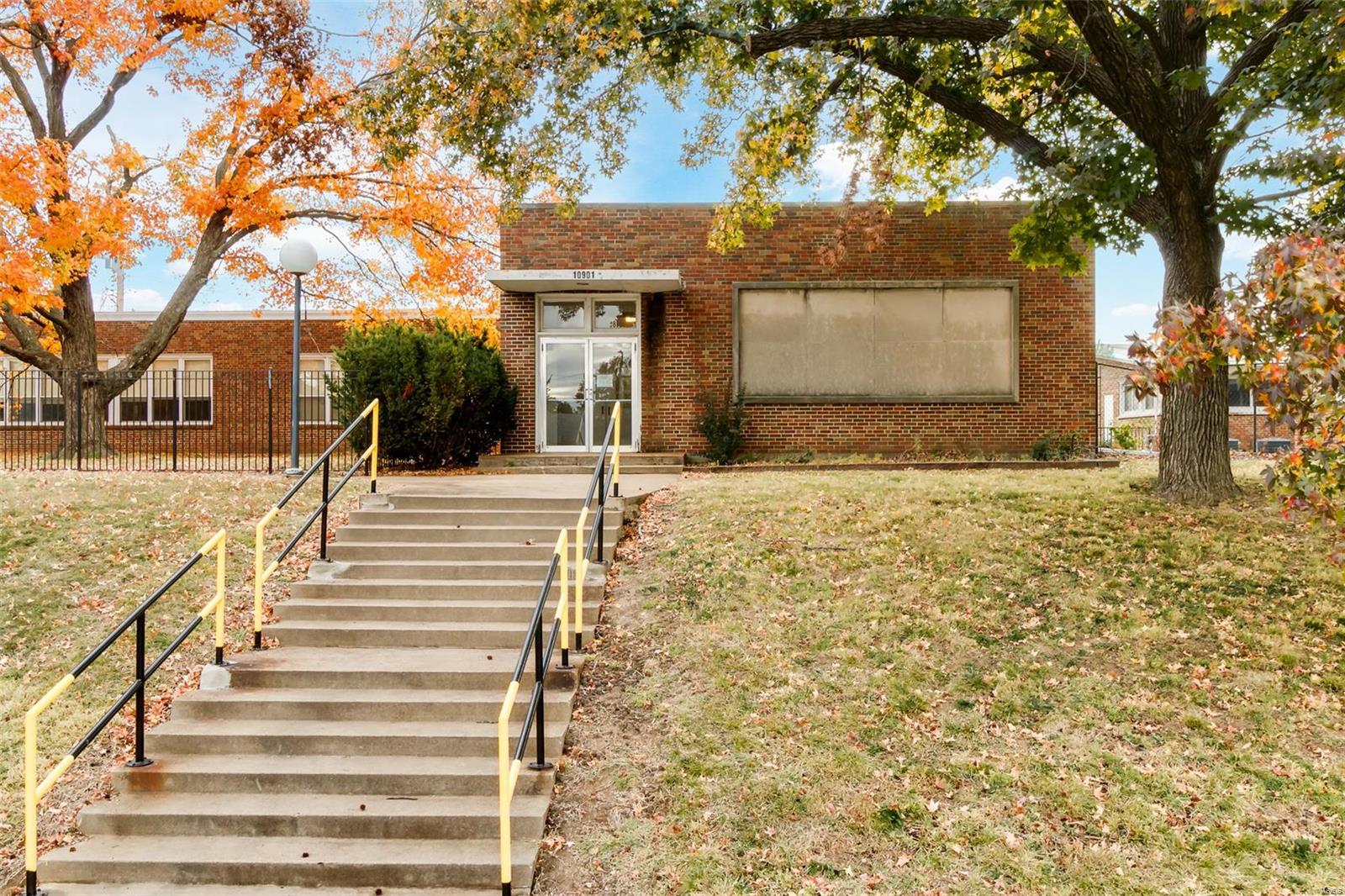 Halloway Hills - Commercial Sale