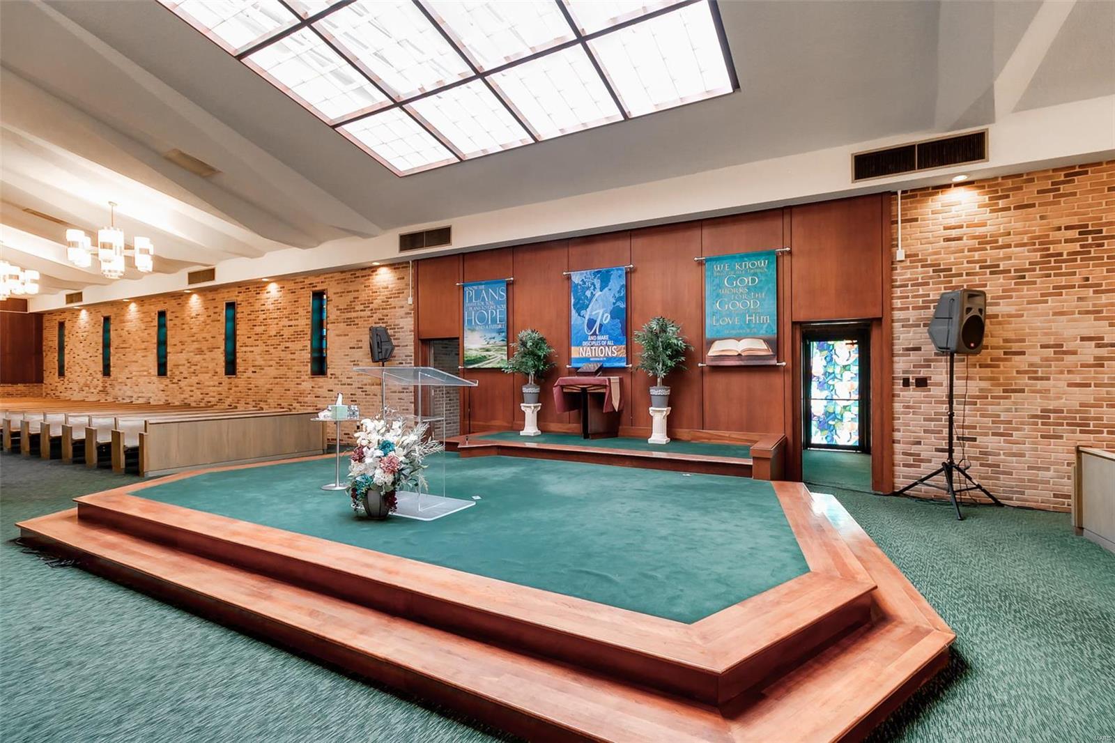 Halloway Hills - Commercial Sale