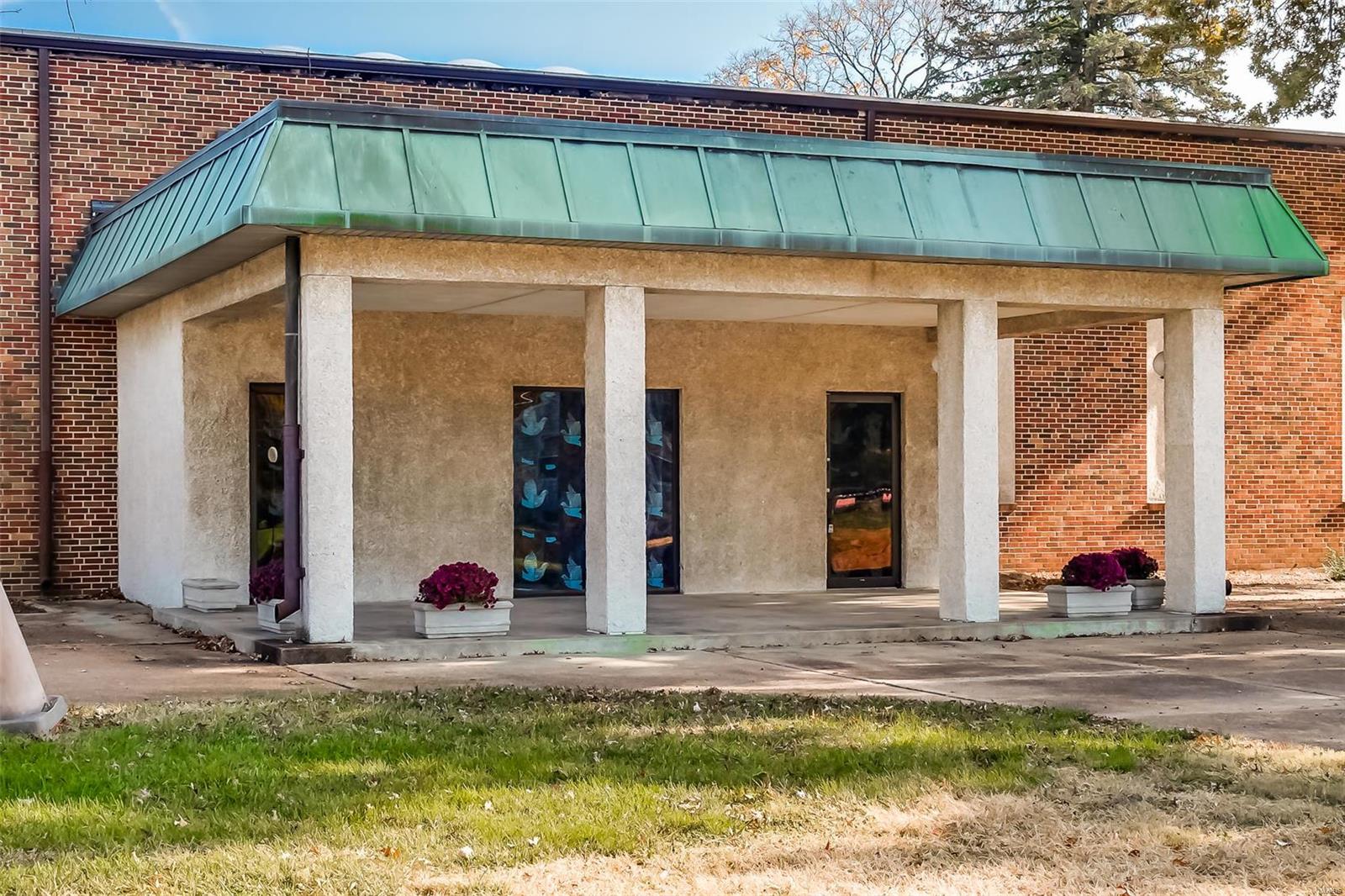 Halloway Hills - Commercial Sale