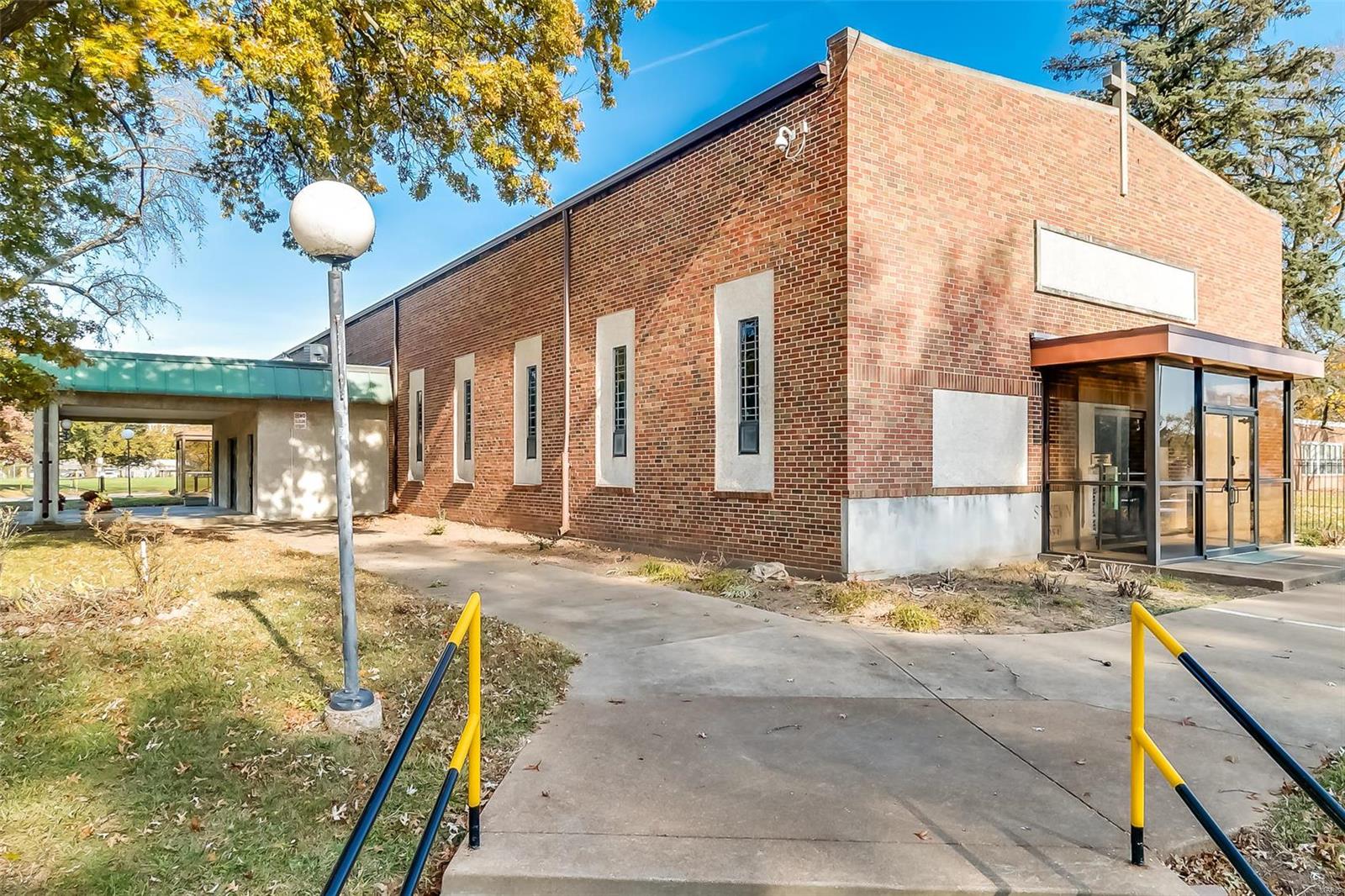 Halloway Hills - Commercial Sale