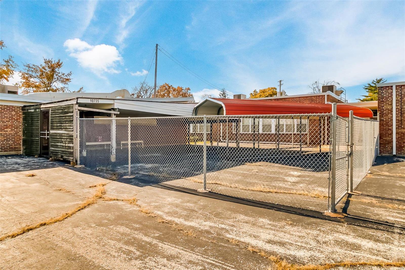 Halloway Hills - Commercial Sale