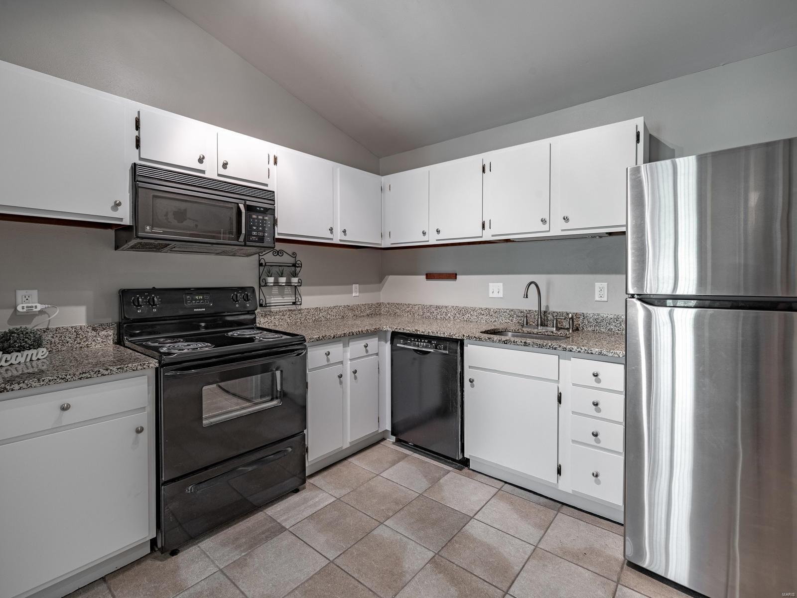 Treetop Condo Ph II - Residential