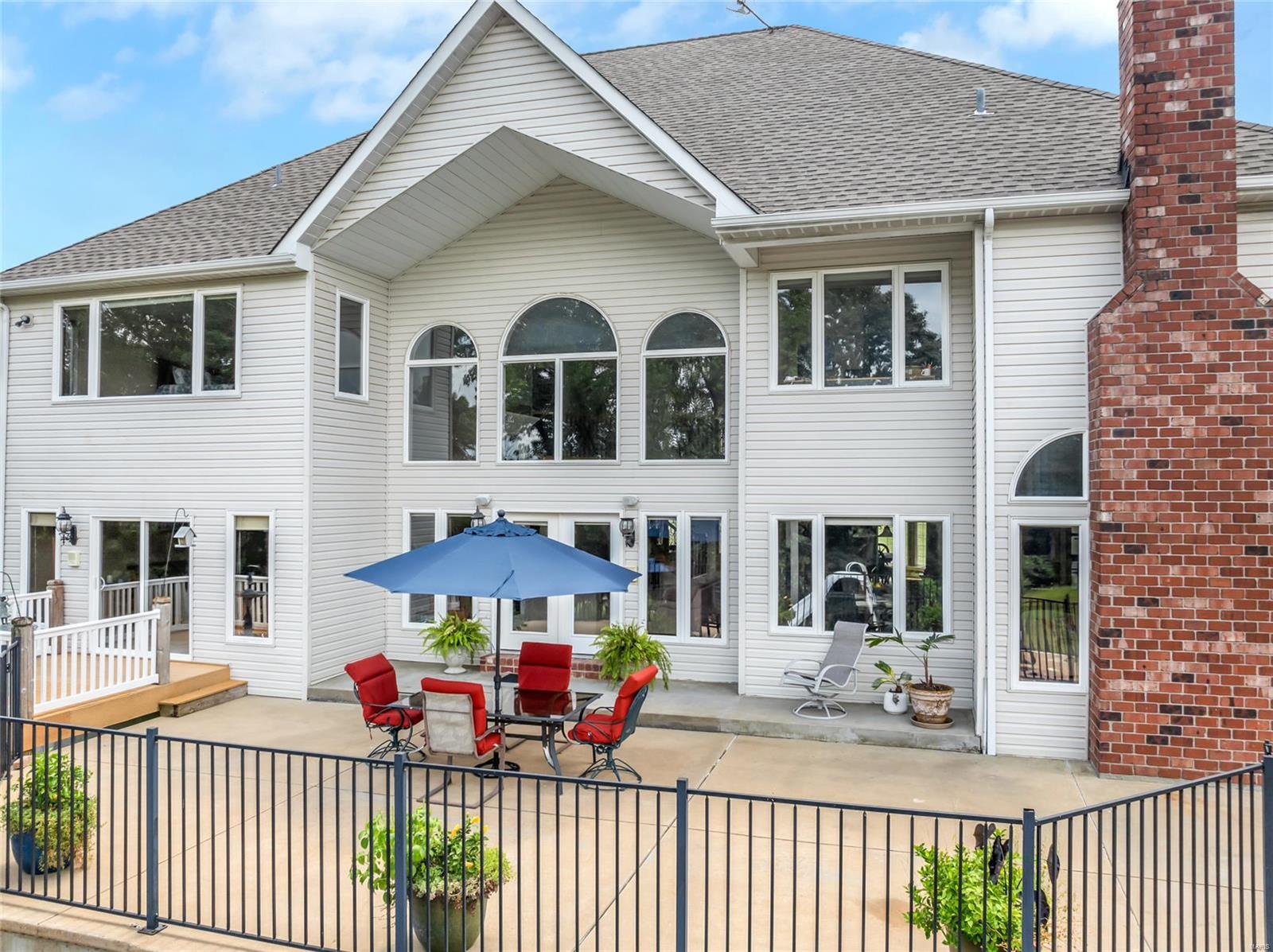 Harry Bench - Residential