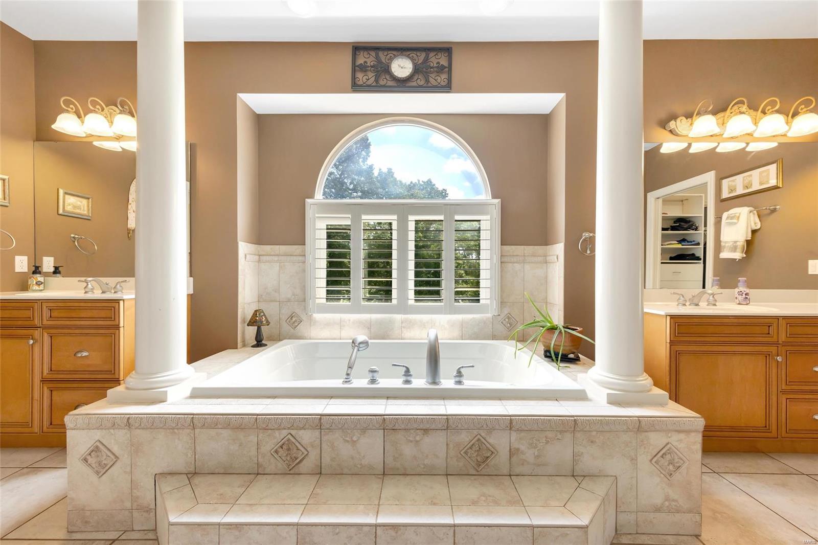 Harry Bench - Residential