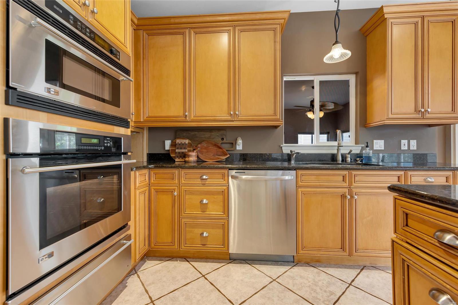 Harry Bench - Residential