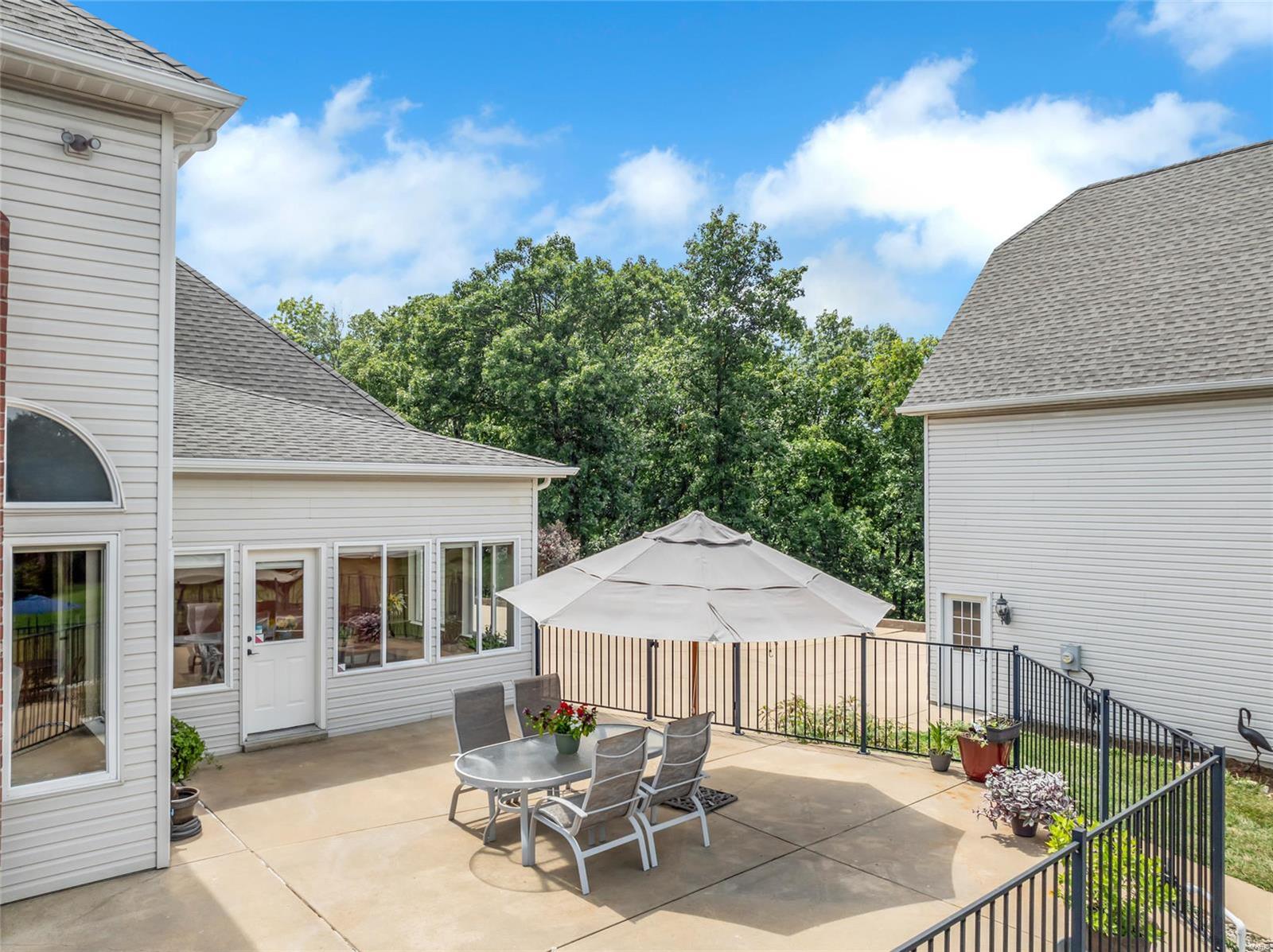 Harry Bench - Residential