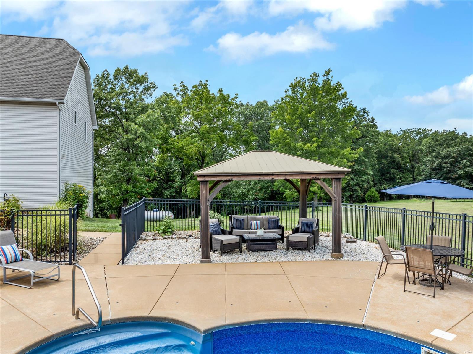 Harry Bench - Residential