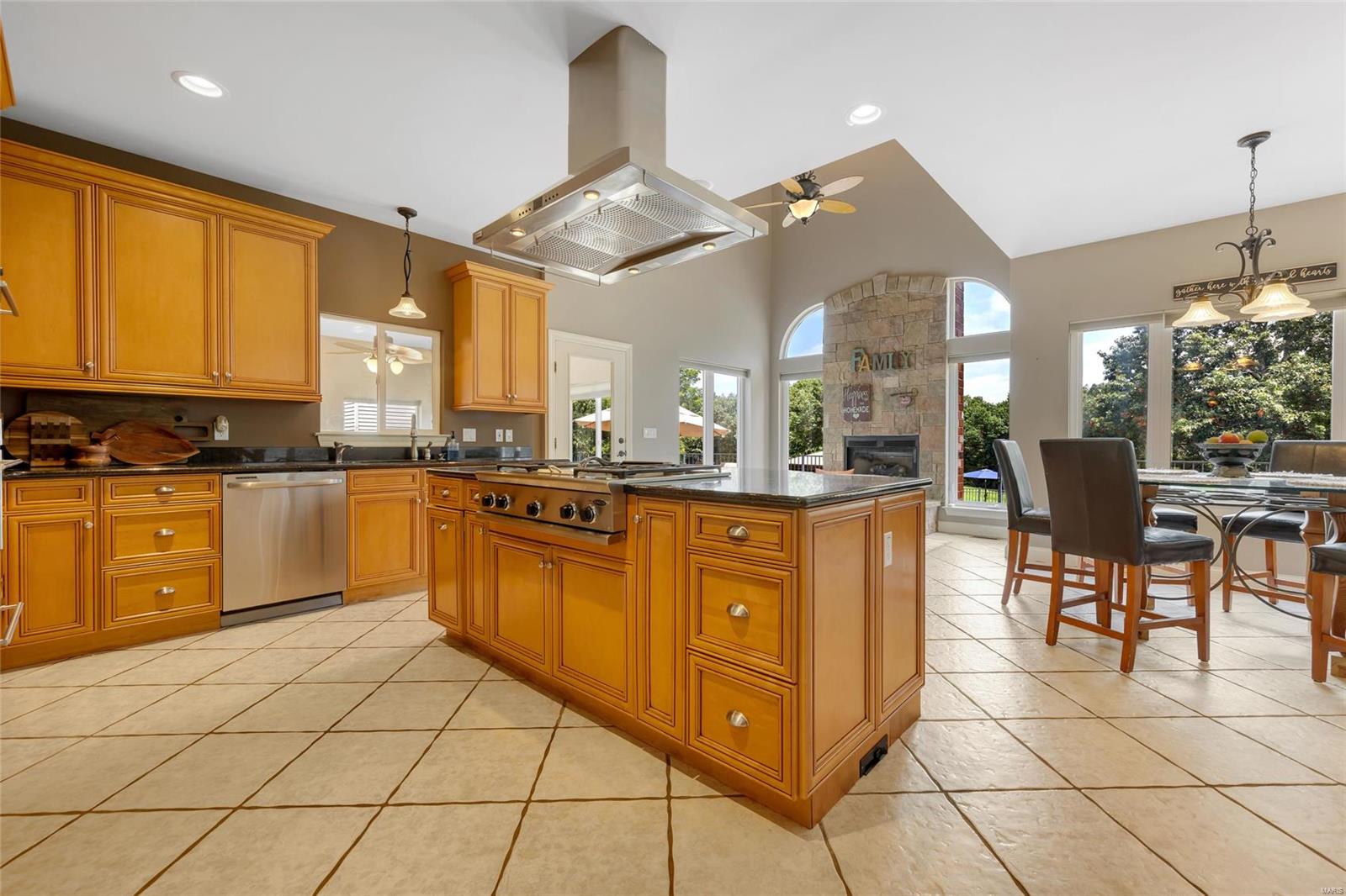 Harry Bench - Residential