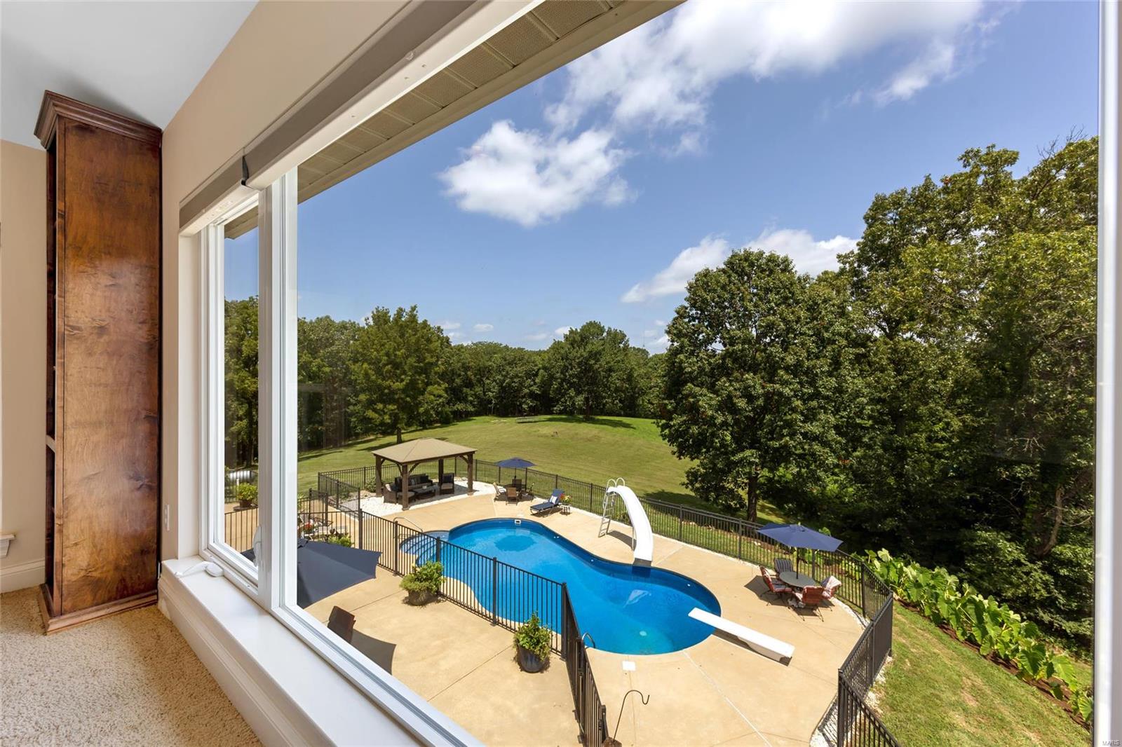 Harry Bench - Residential