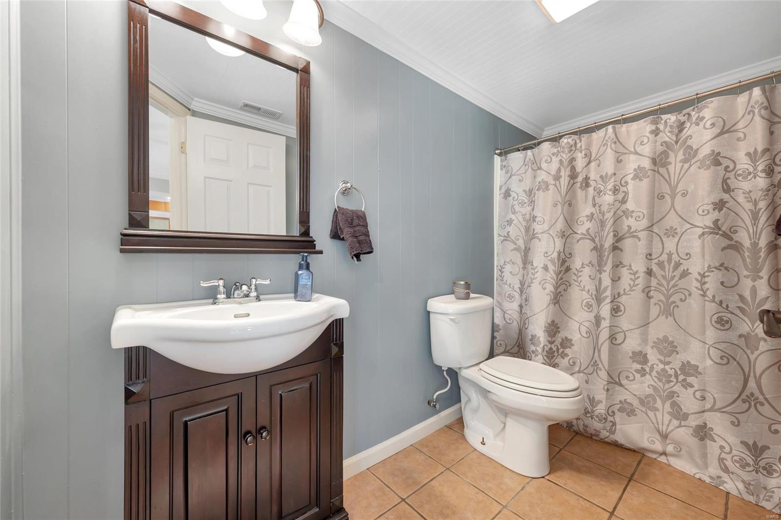 Harry Bench - Residential