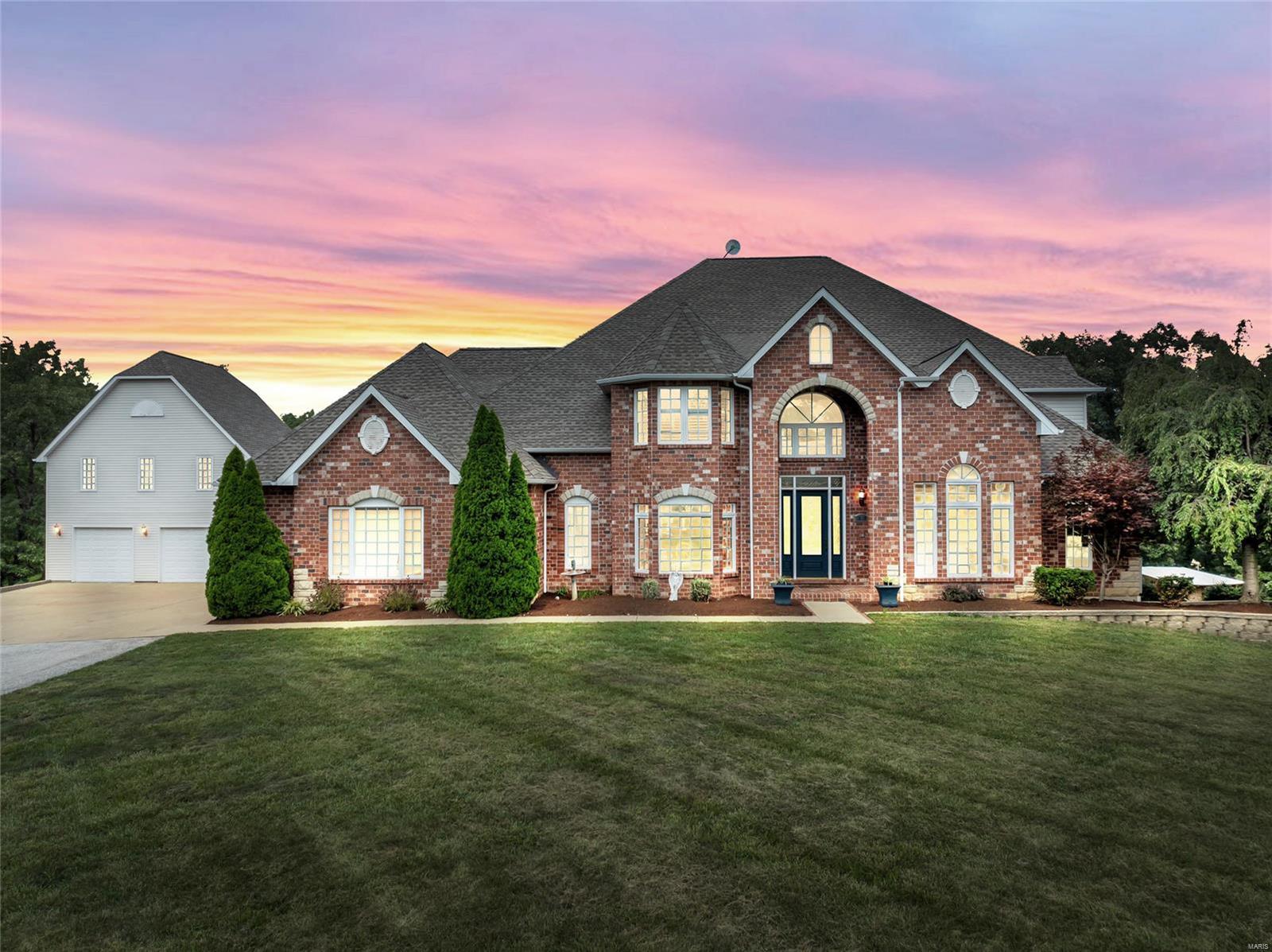 Harry Bench - Residential