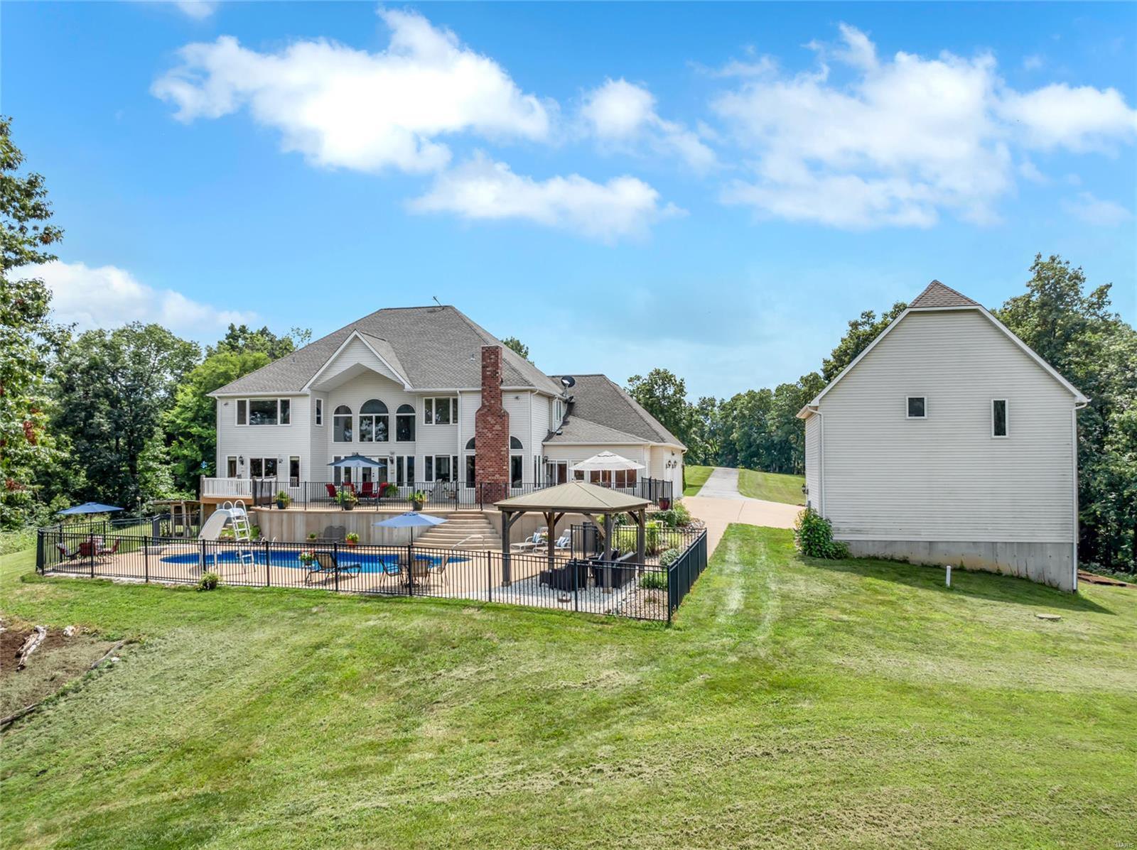 Harry Bench - Residential