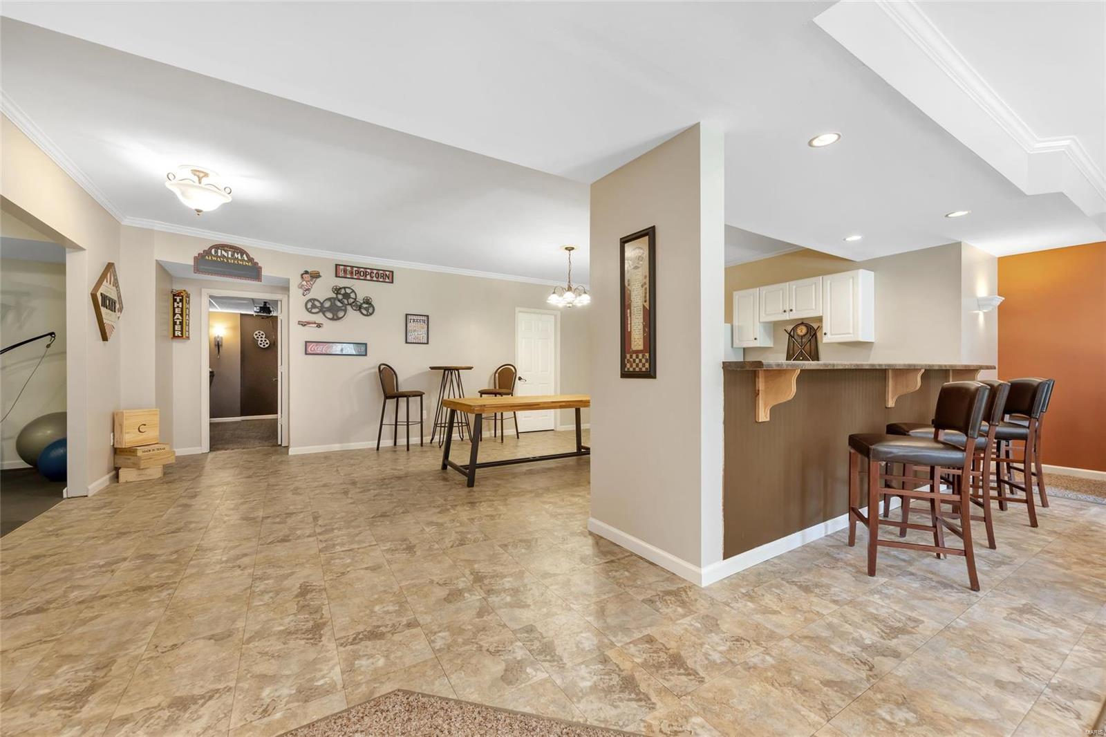 Harry Bench - Residential