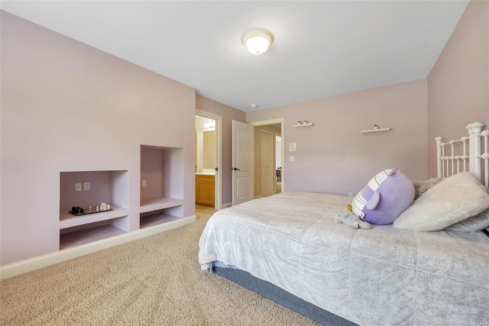 Harry Bench - Residential