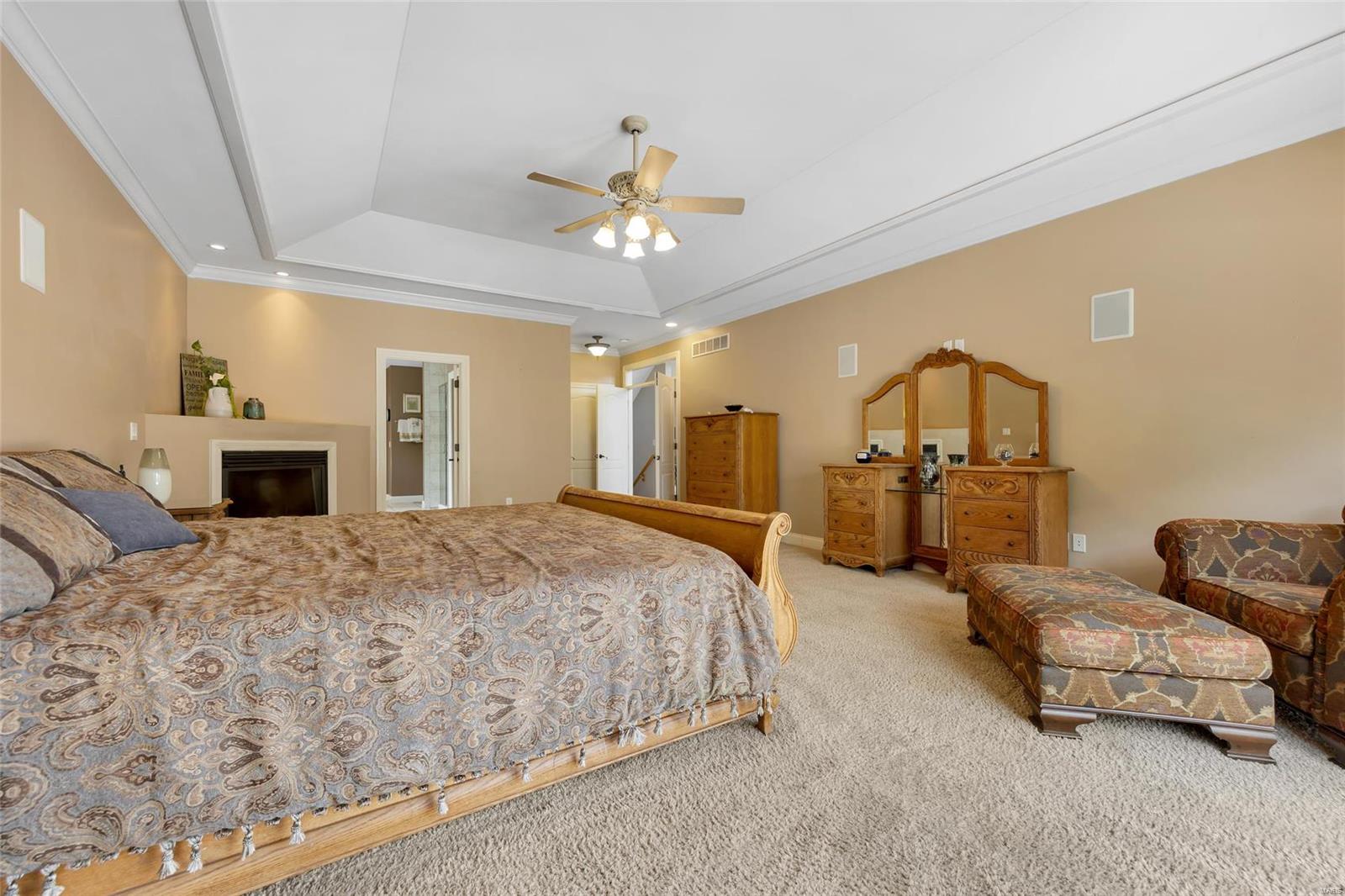 Harry Bench - Residential