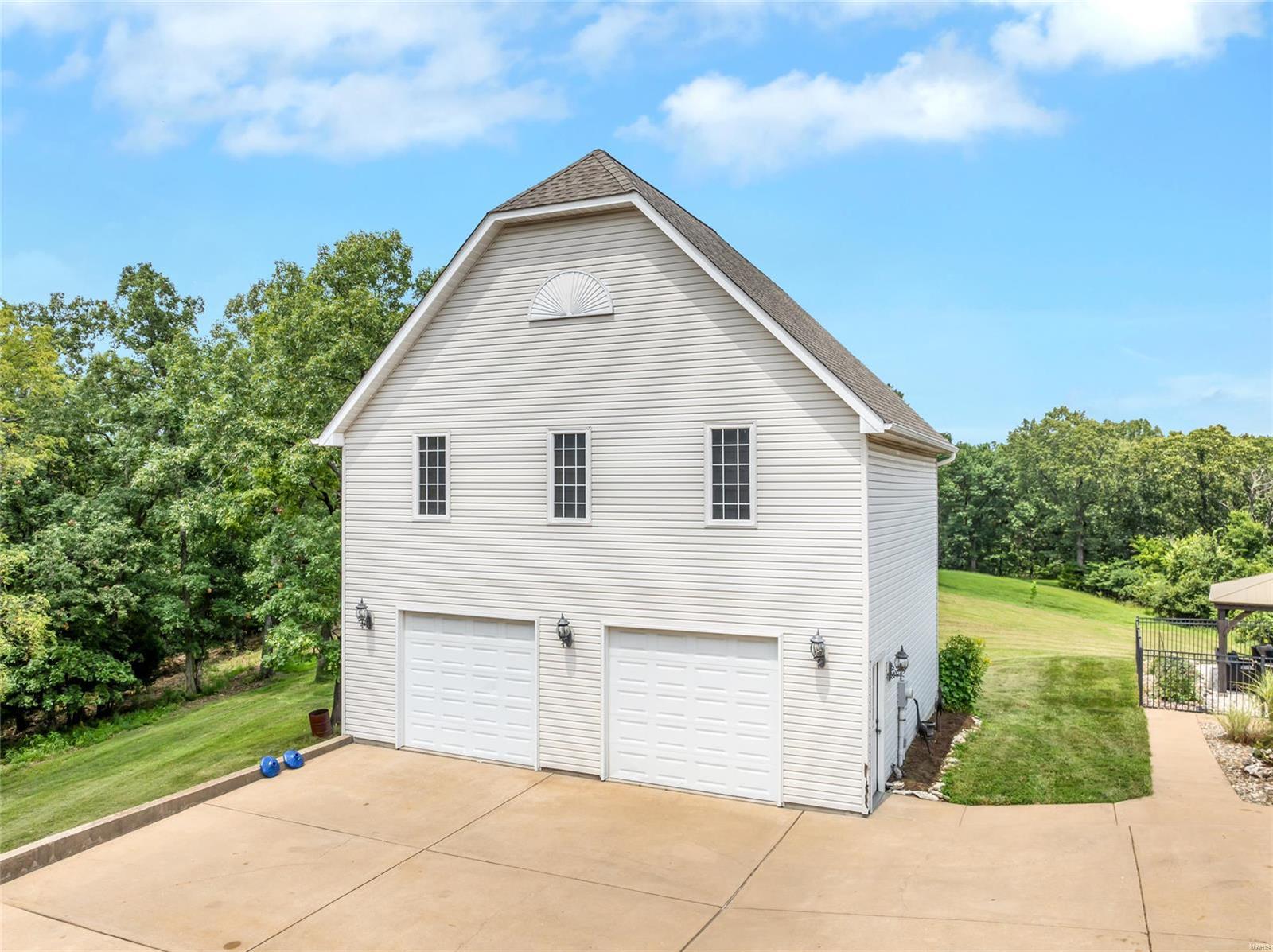 Harry Bench - Residential