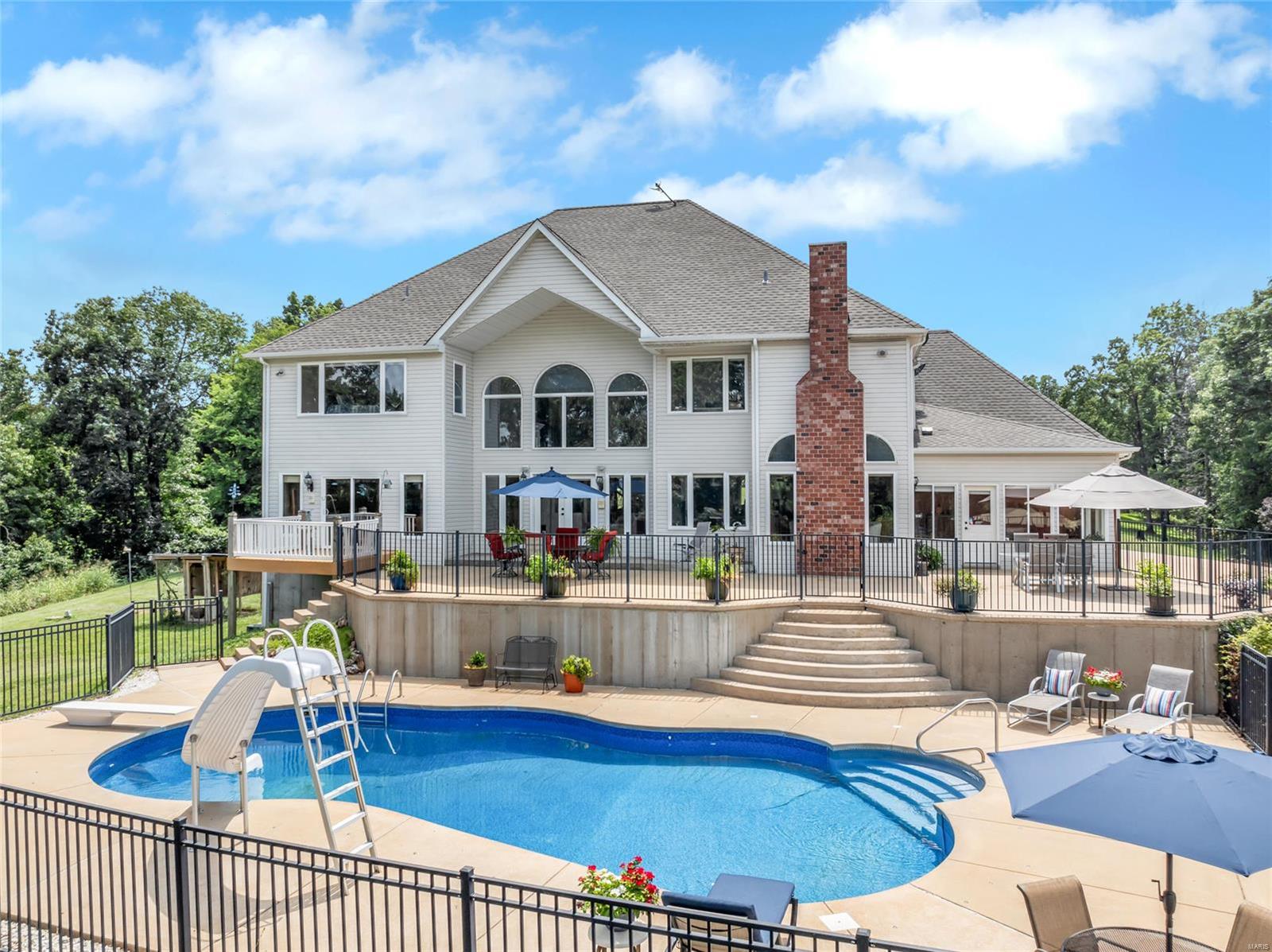 Harry Bench - Residential