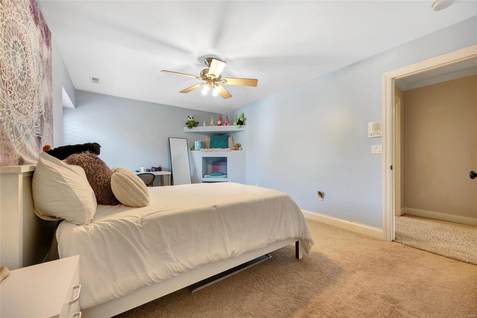 Harry Bench - Residential