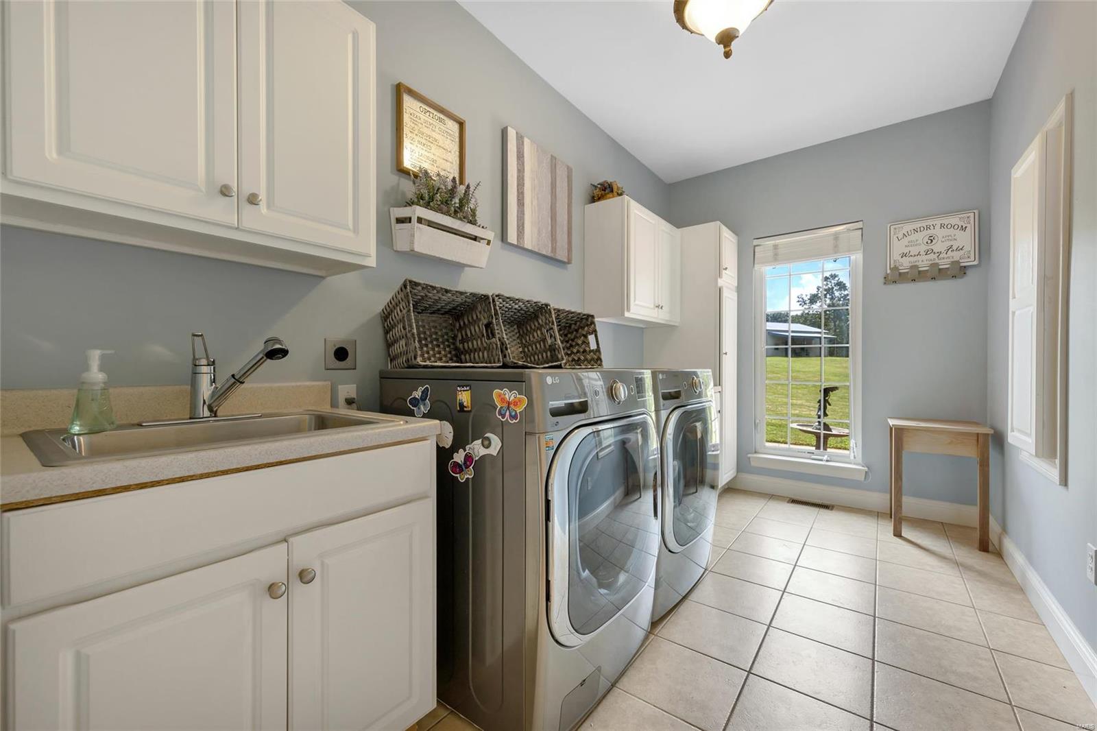 Harry Bench - Residential