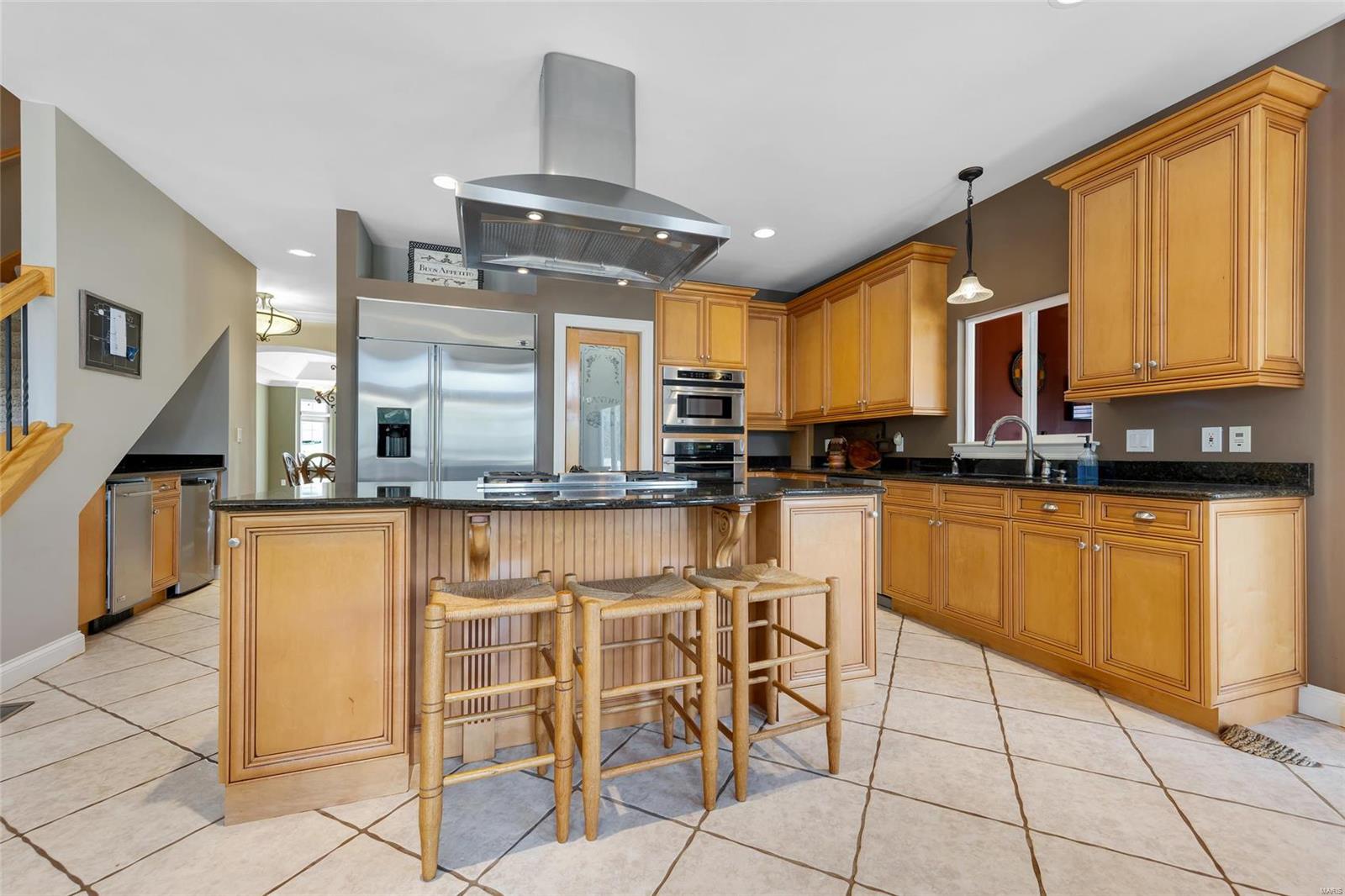 Harry Bench - Residential