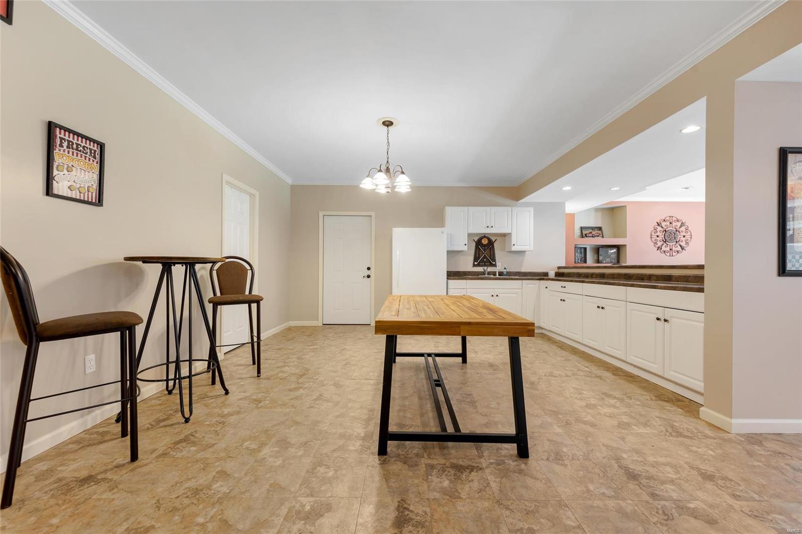 Harry Bench - Residential