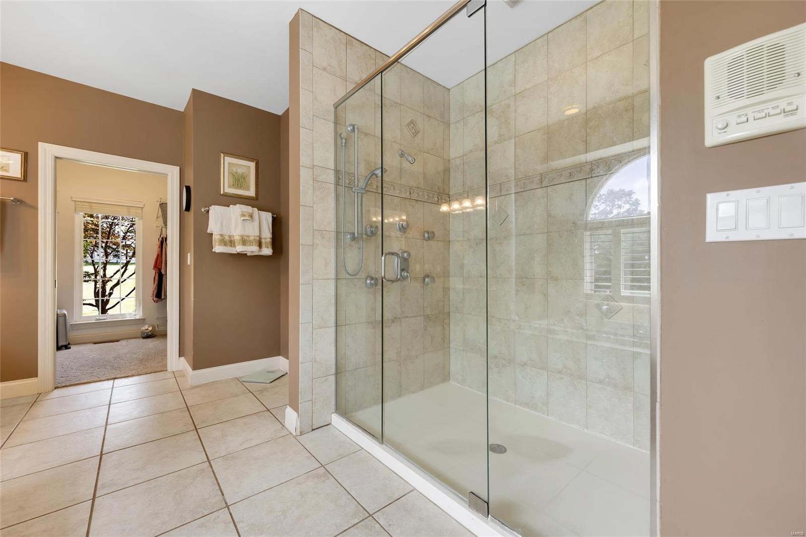 Harry Bench - Residential