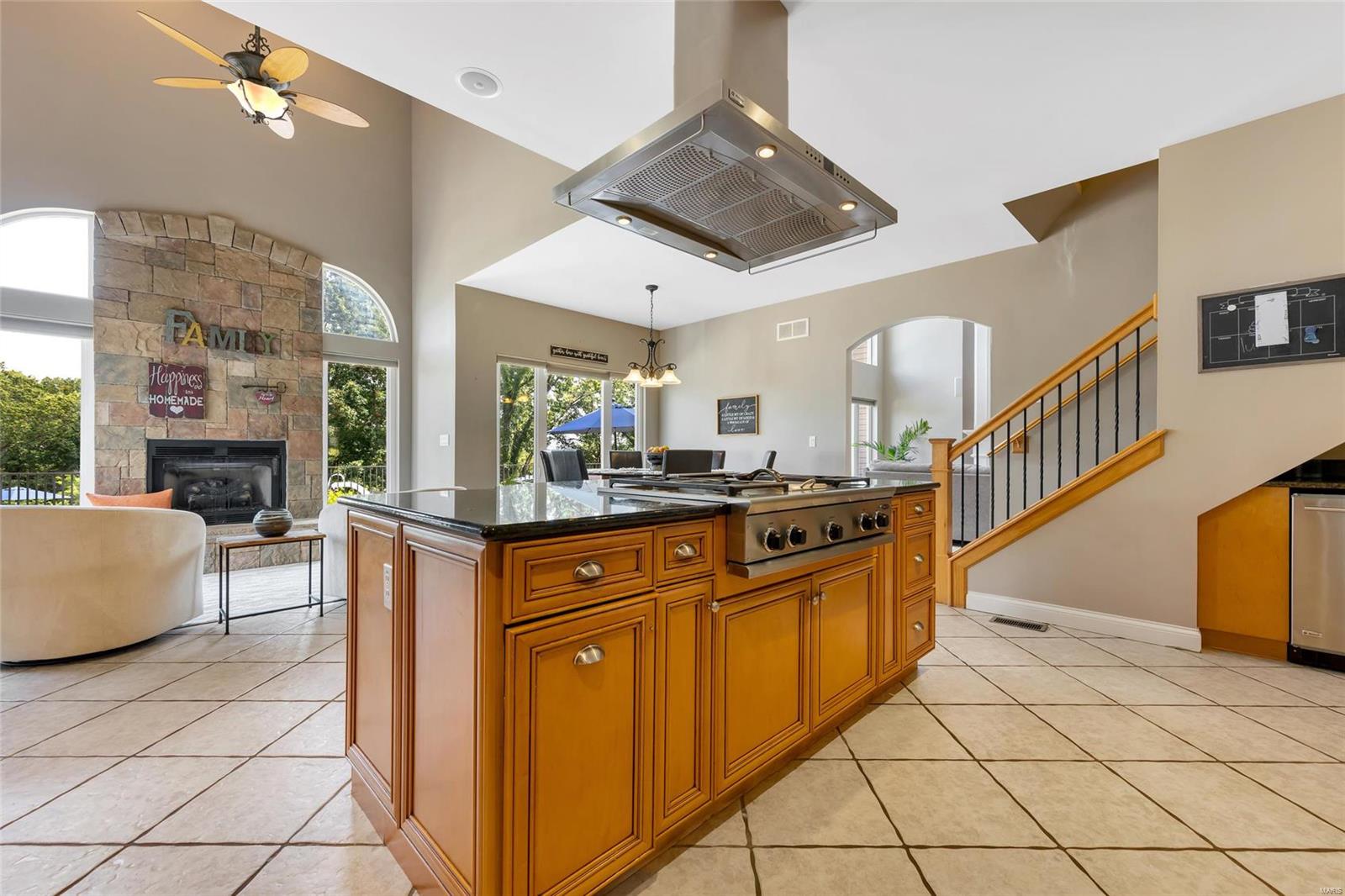 Harry Bench - Residential