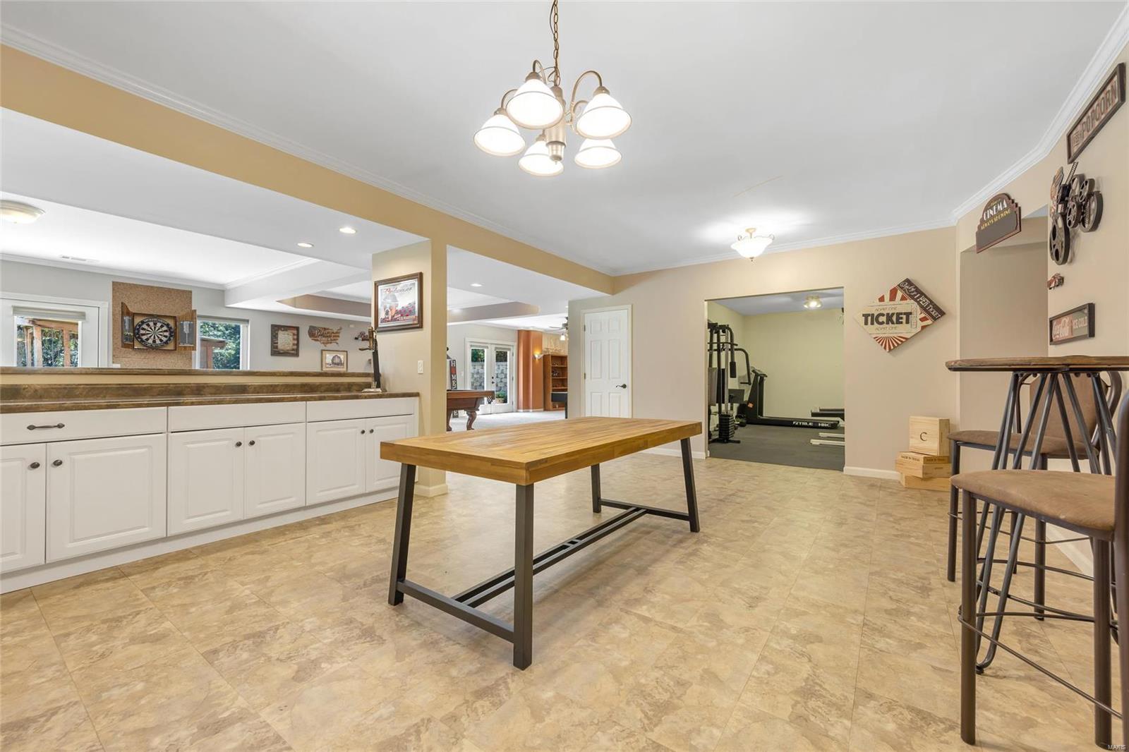 Harry Bench - Residential