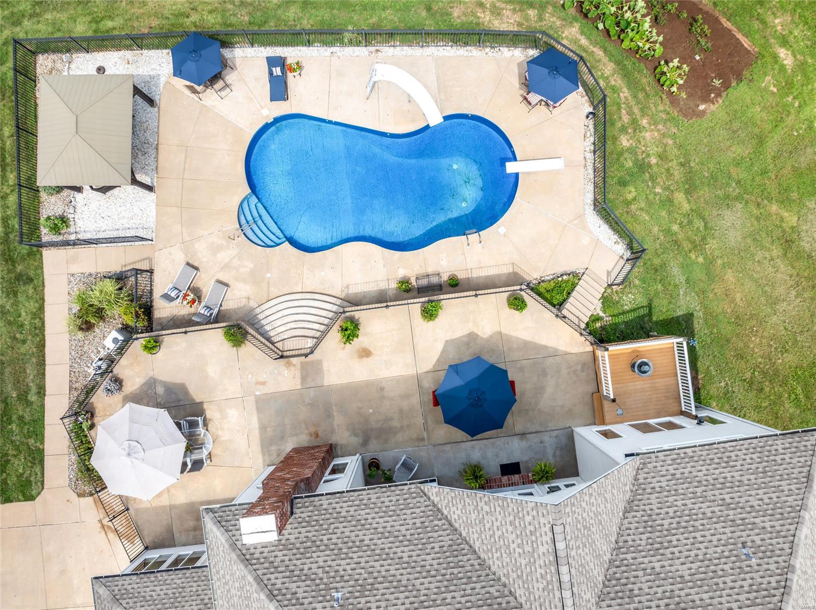 Harry Bench - Residential