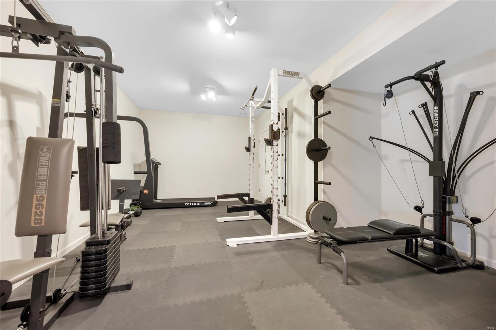 Harry Bench - Residential