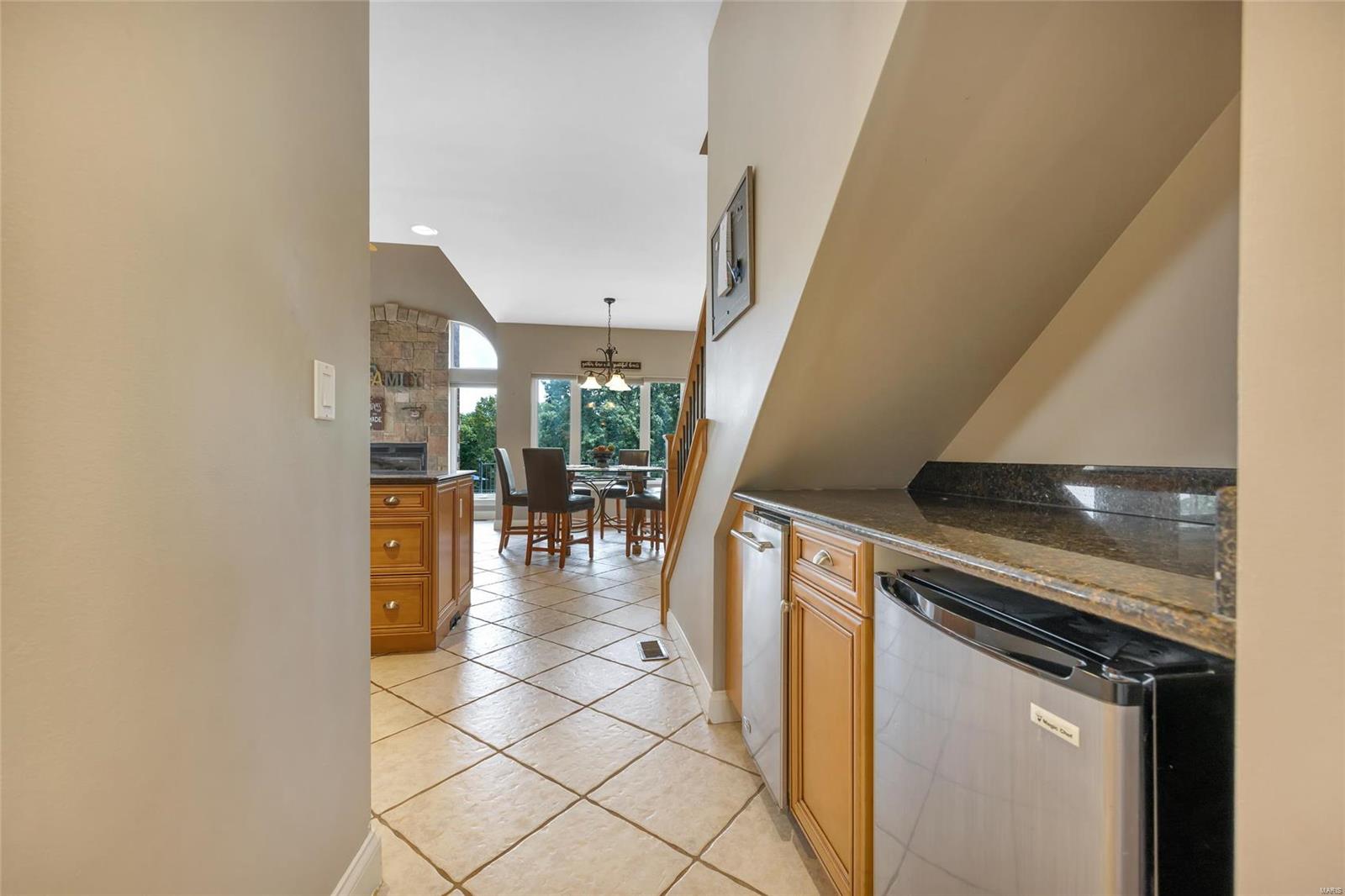 Harry Bench - Residential