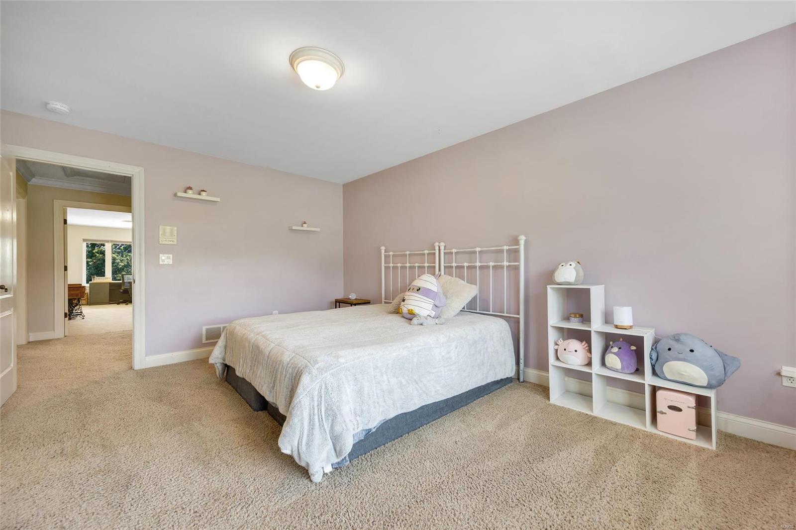 Harry Bench - Residential