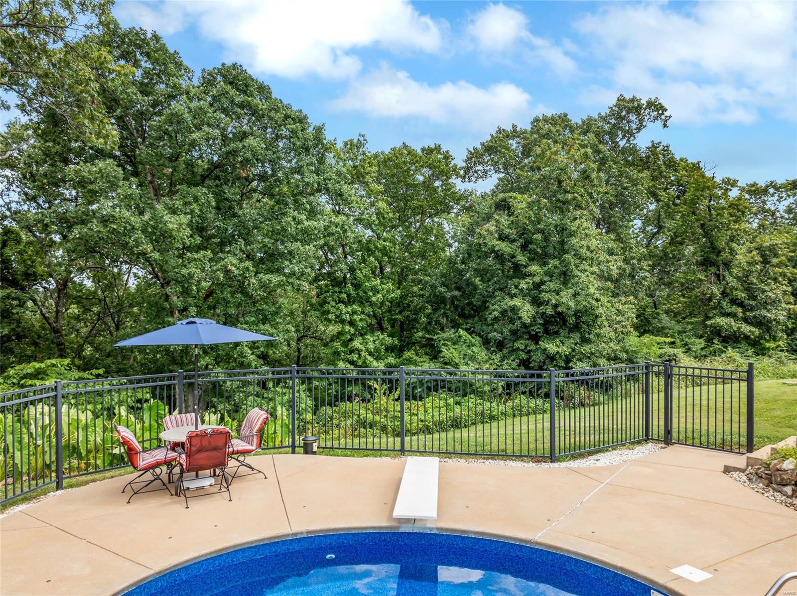 Harry Bench - Residential