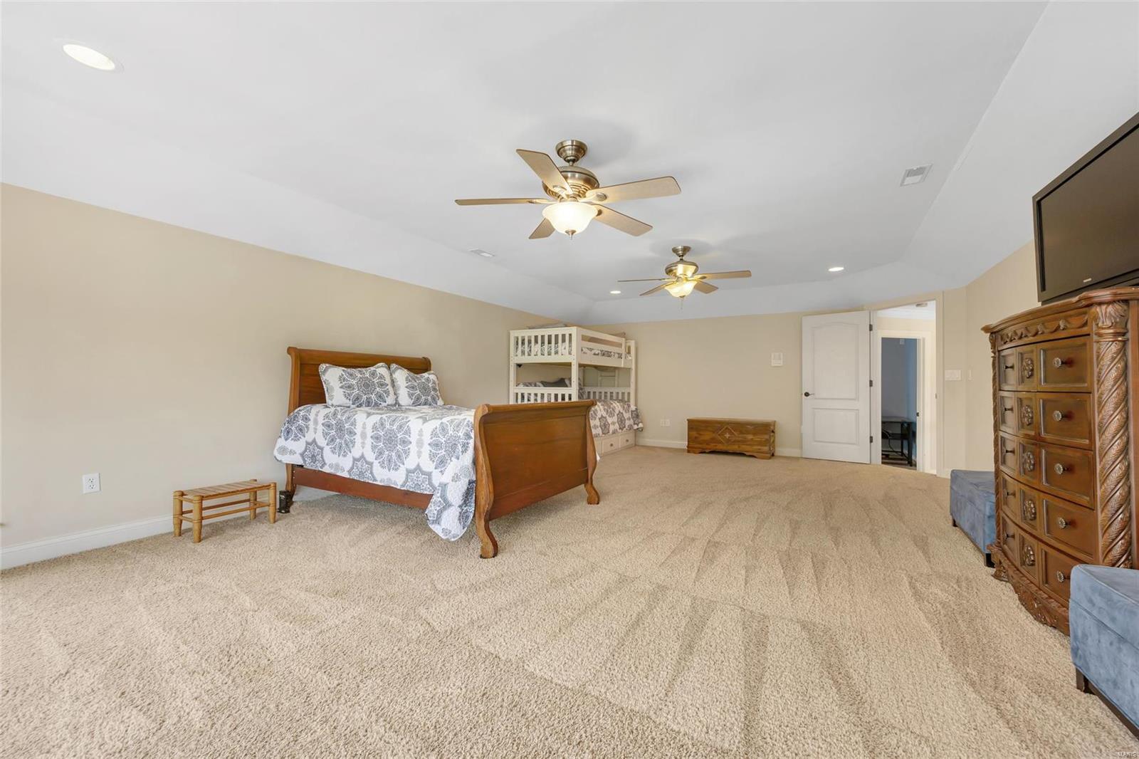 Harry Bench - Residential