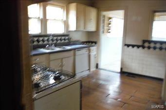 Laughlins Add To Sycamore Hills Re - Residential